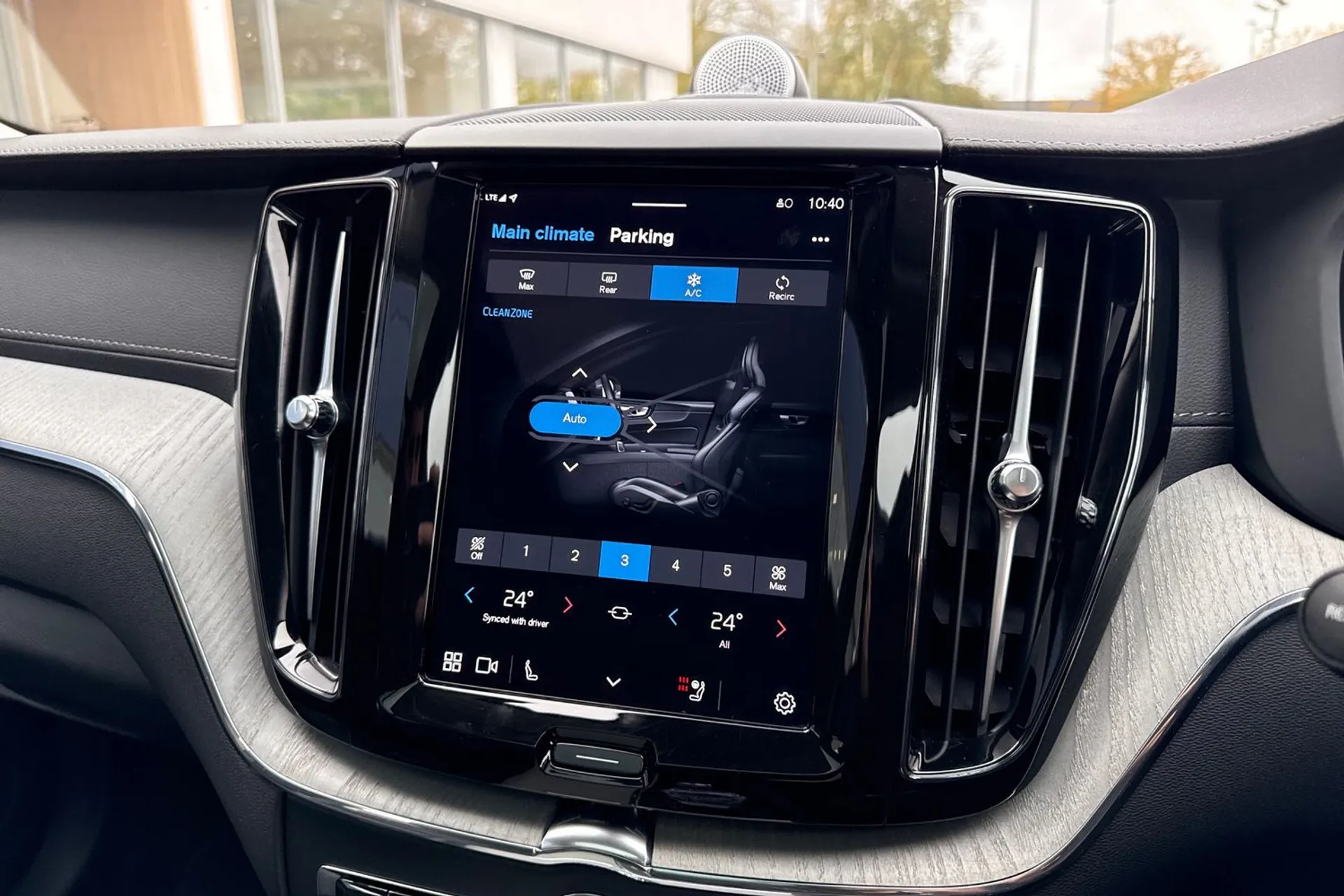 Volvo XC60 thumbnail image number 39