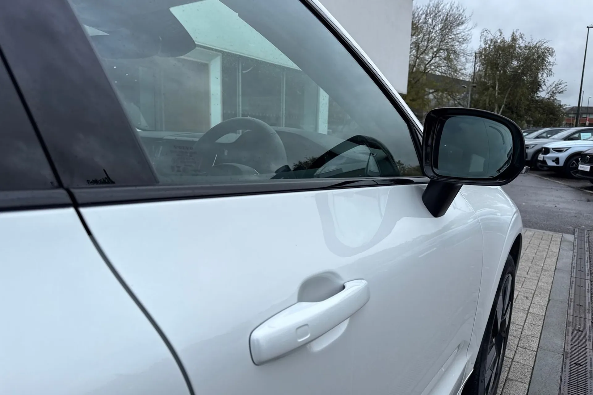 Volvo XC60 thumbnail image number 17