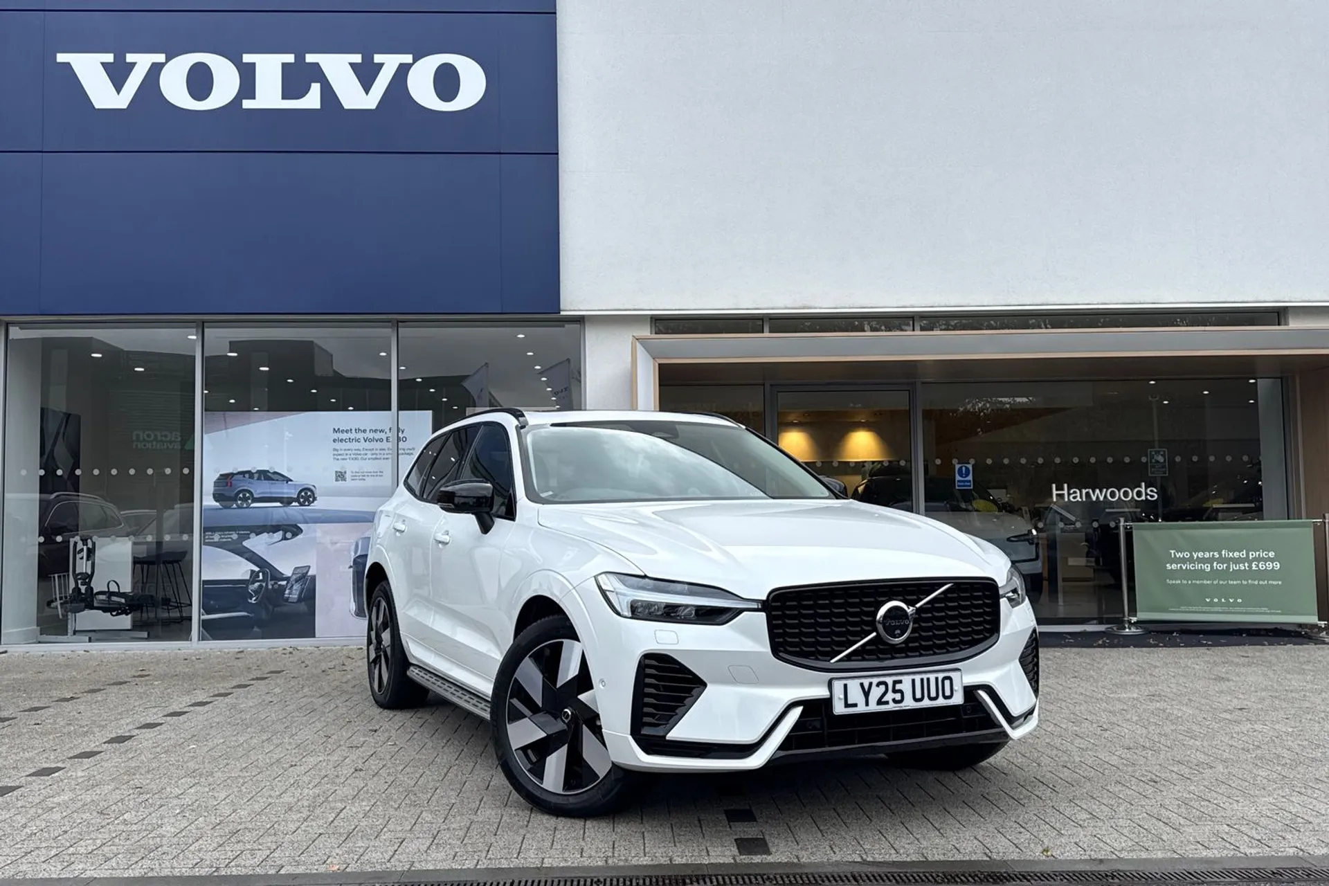 Volvo XC60 focused image