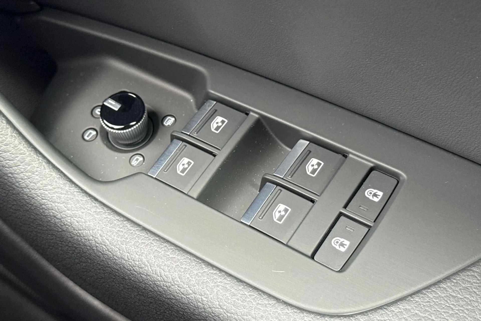 Audi A6 thumbnail image number 19