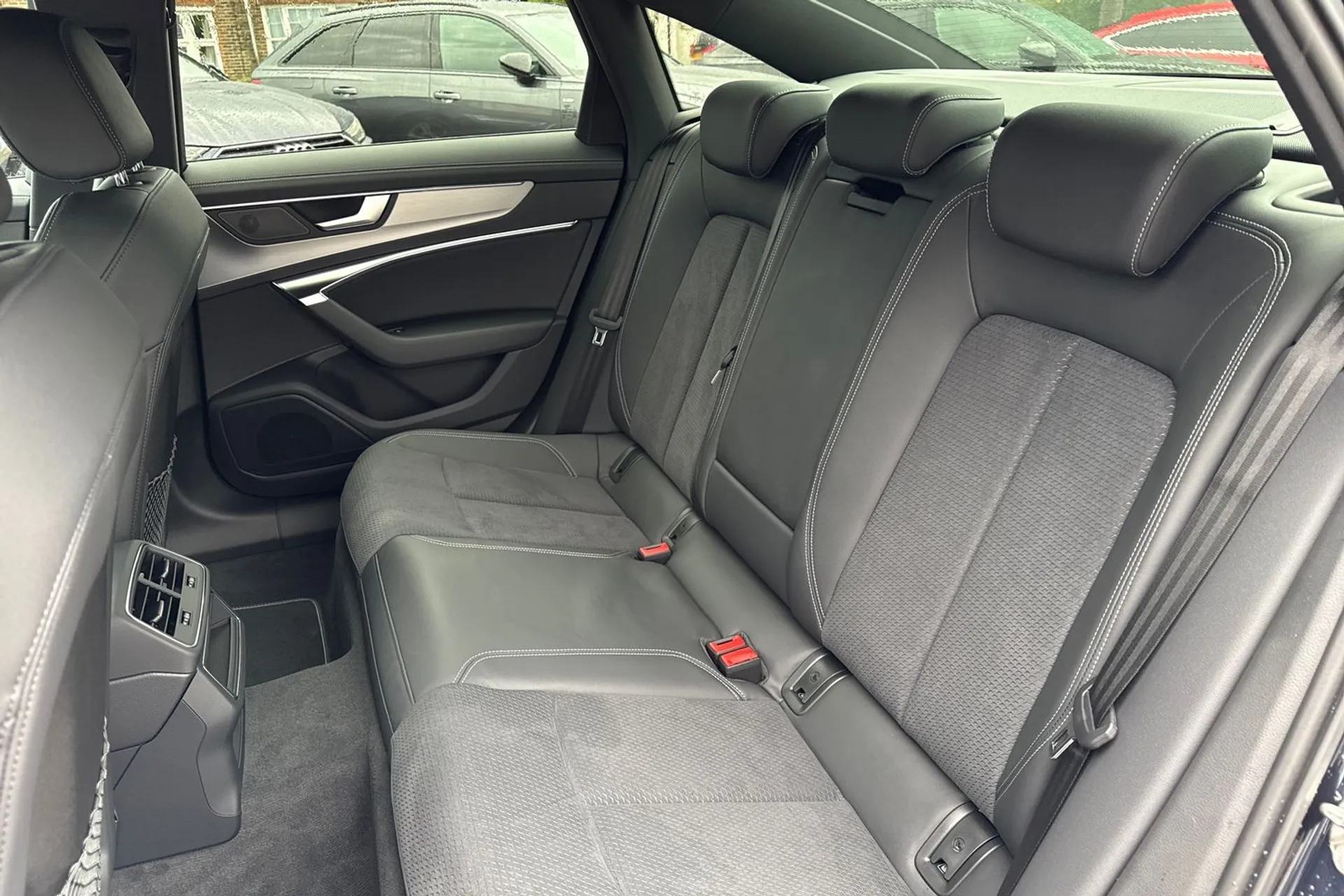 Audi A6 thumbnail image number 31