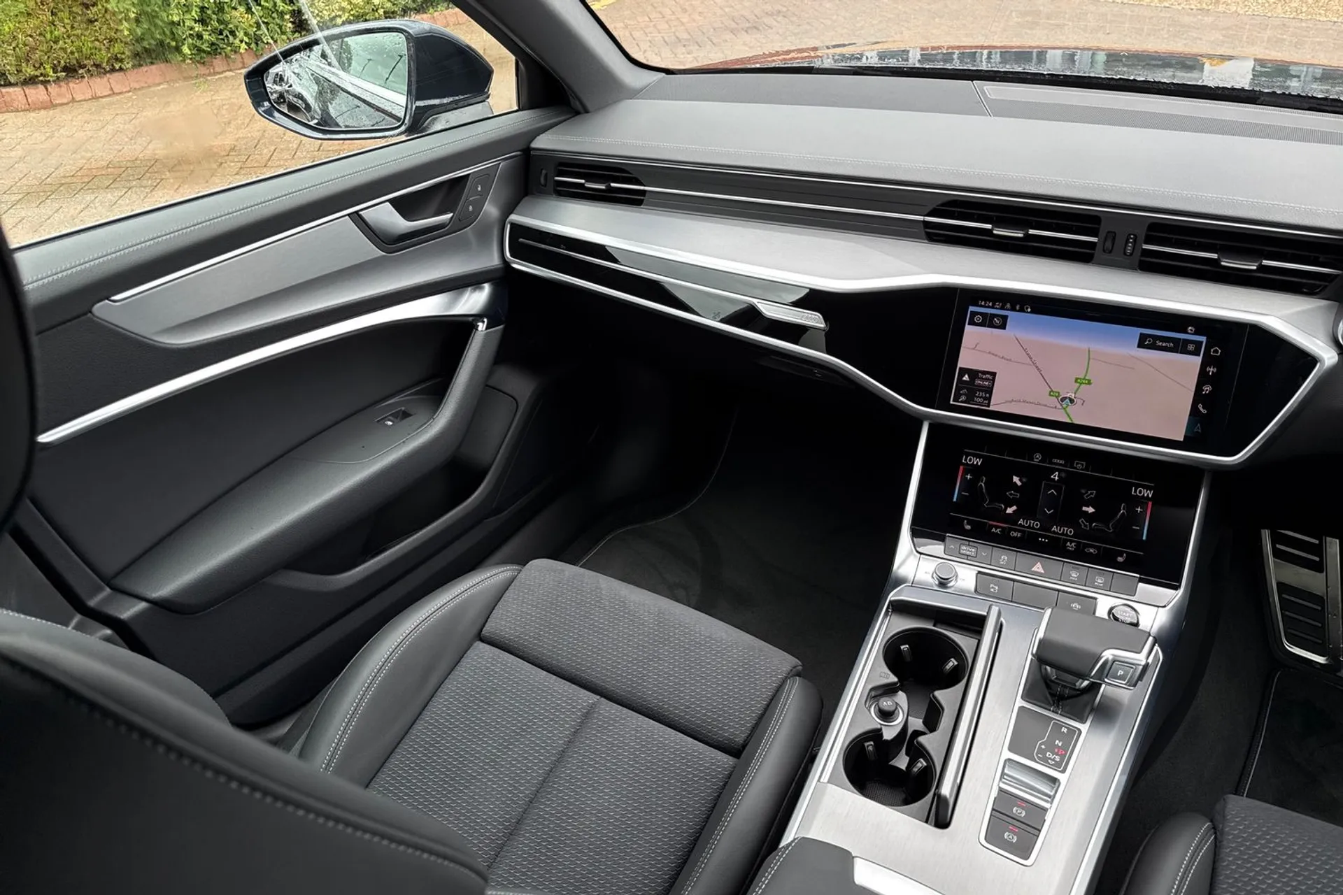 Audi A6 thumbnail image number 28