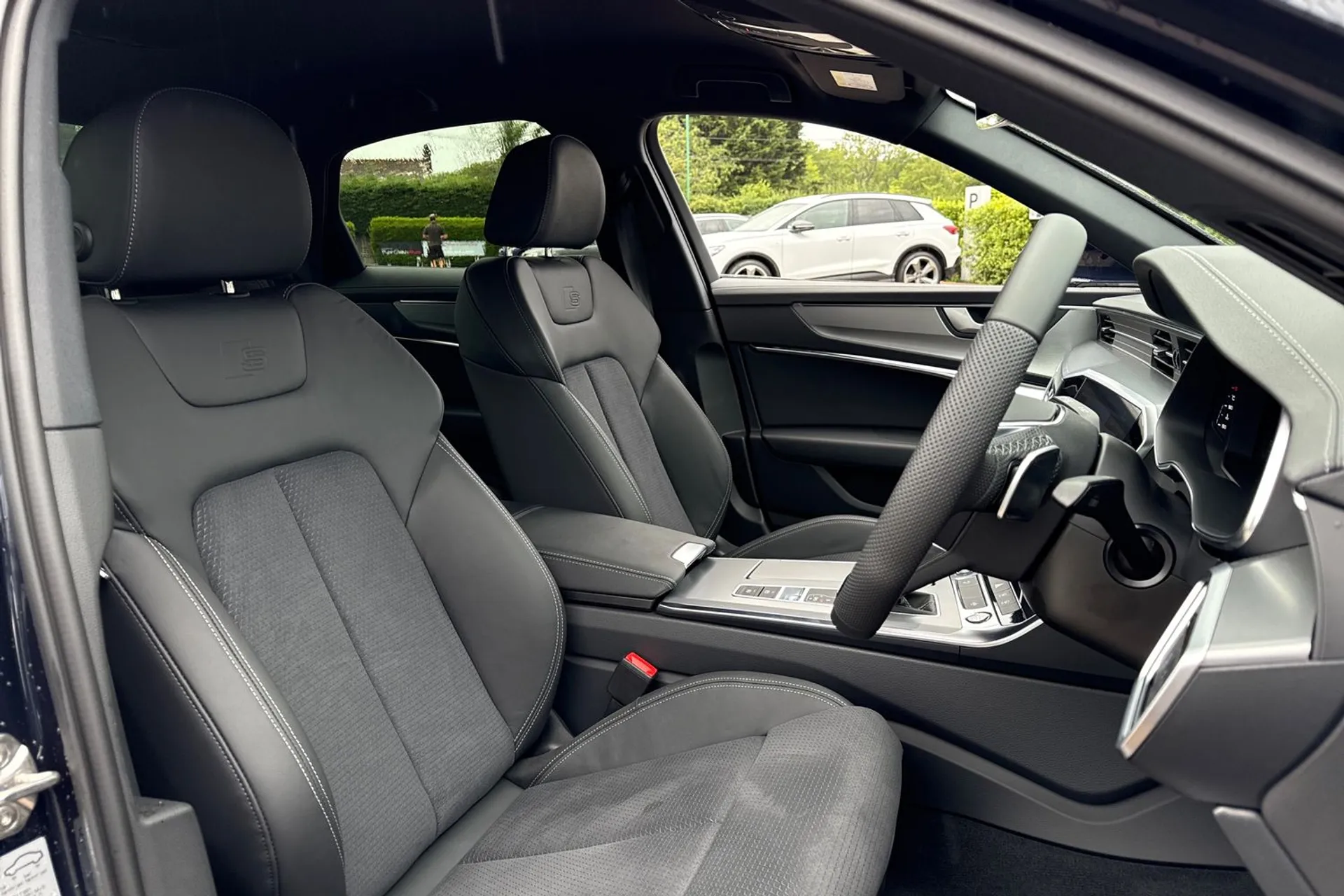 Audi A6 thumbnail image number 24