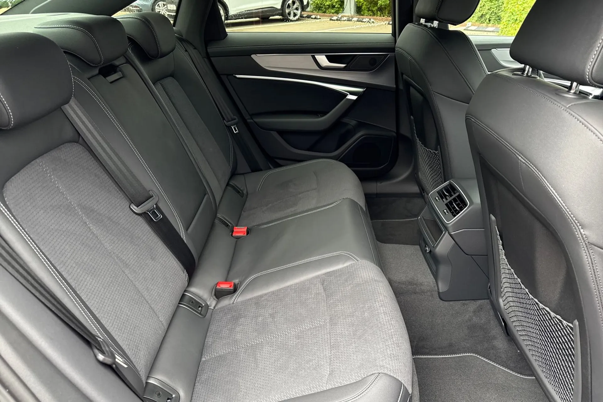 Audi A6 thumbnail image number 32