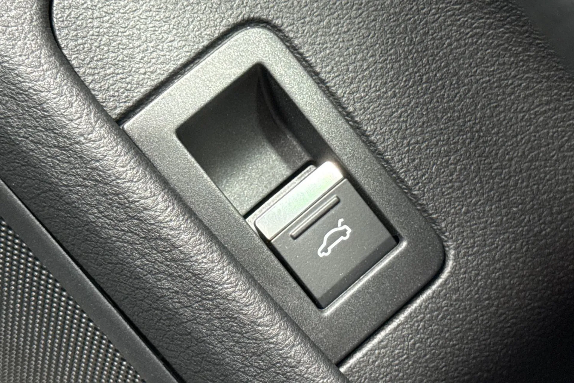 Audi A6 thumbnail image number 22