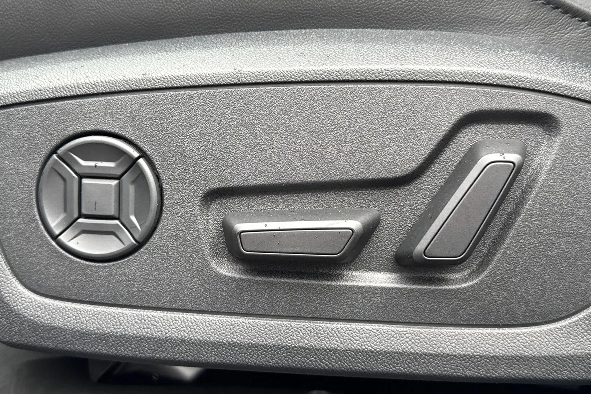 Audi A6 thumbnail image number 27