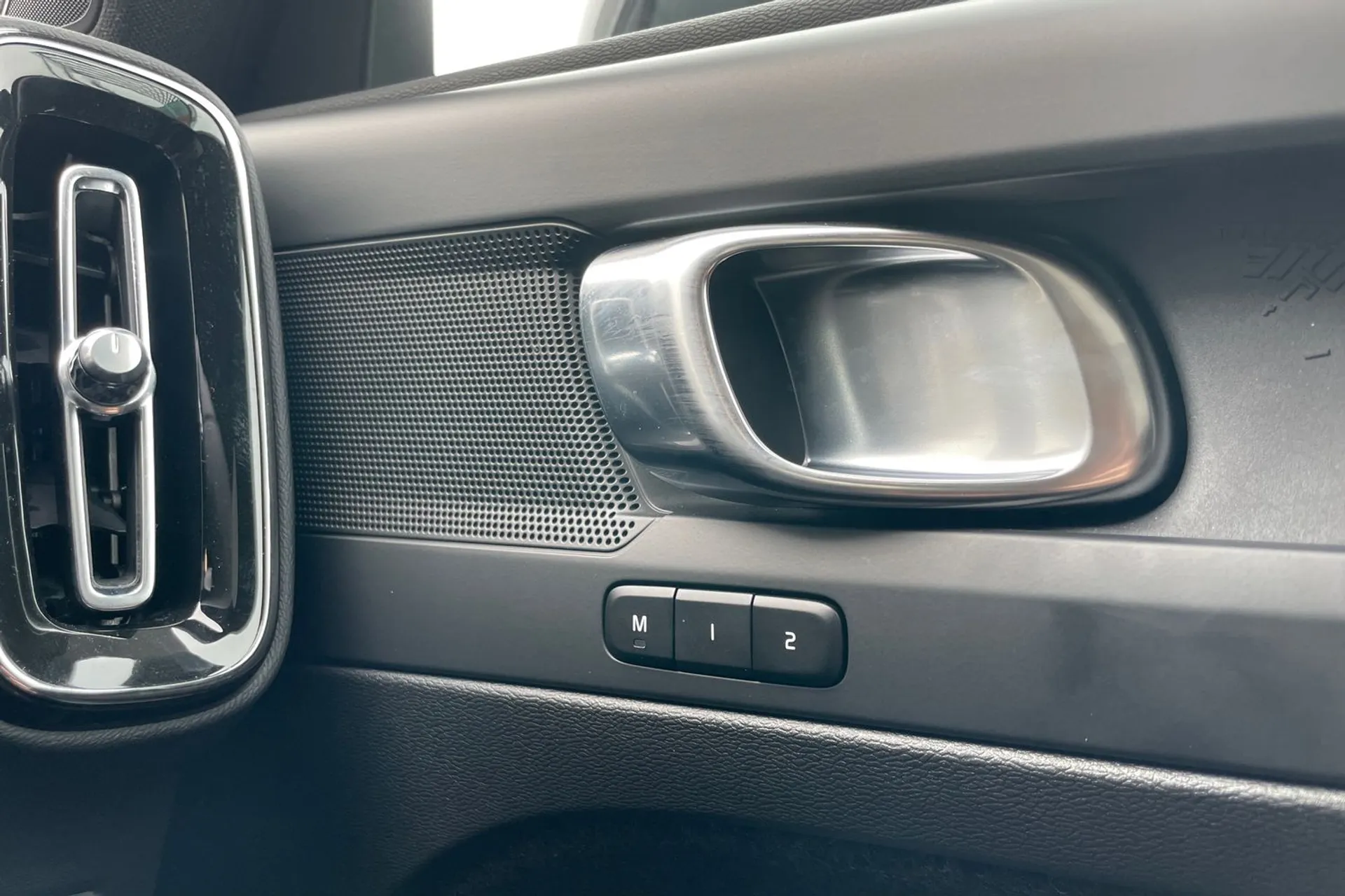 Volvo C40 thumbnail image number 42