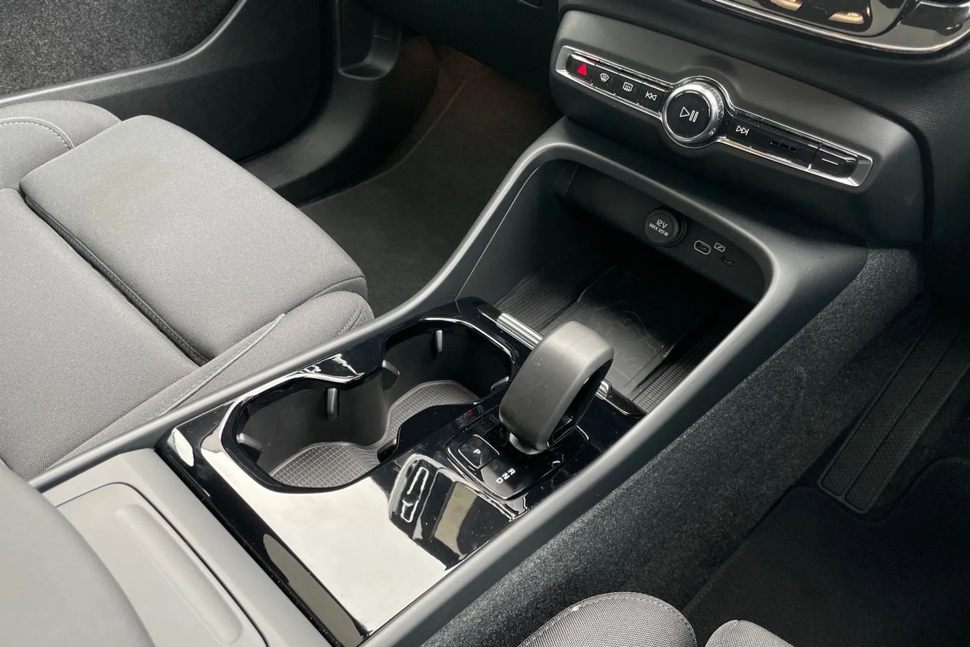 Volvo C40 thumbnail image number 43
