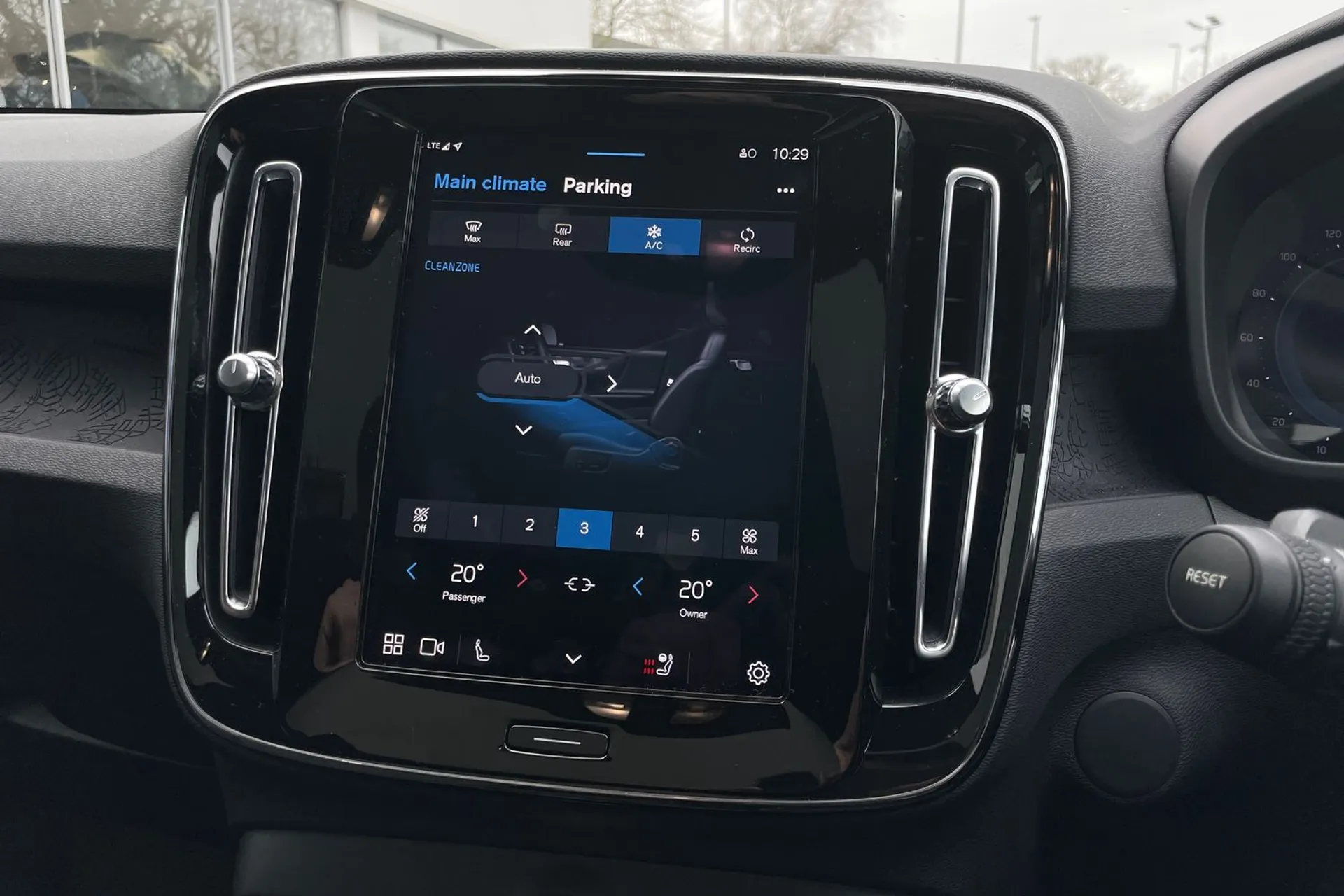 Volvo C40 thumbnail image number 38