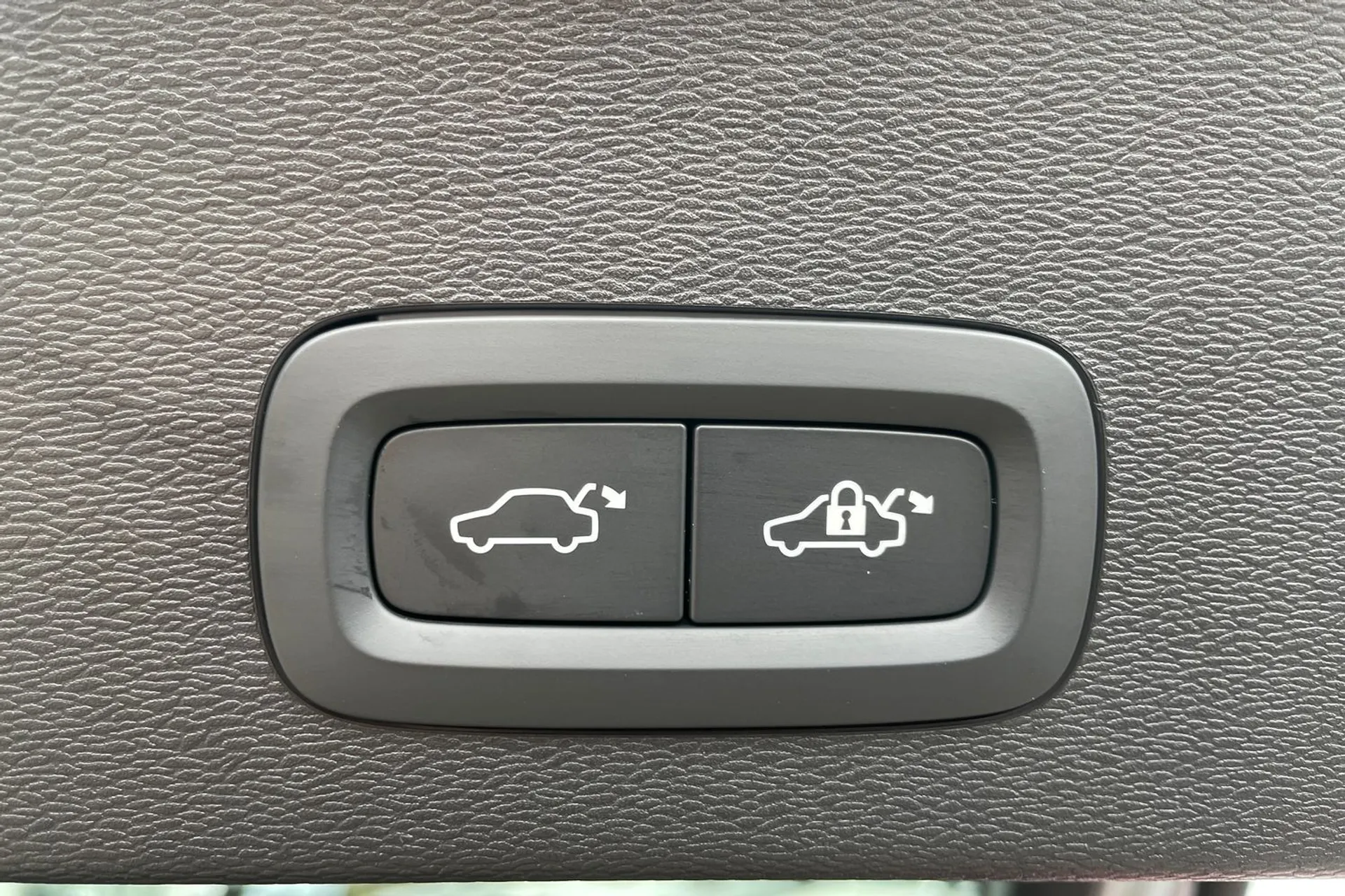 Volvo C40 thumbnail image number 19