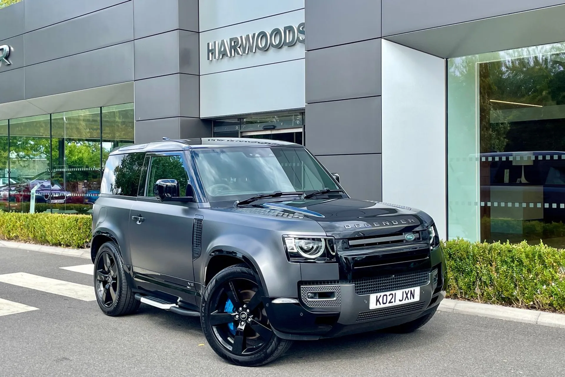 LAND ROVER DEFENDER focused image