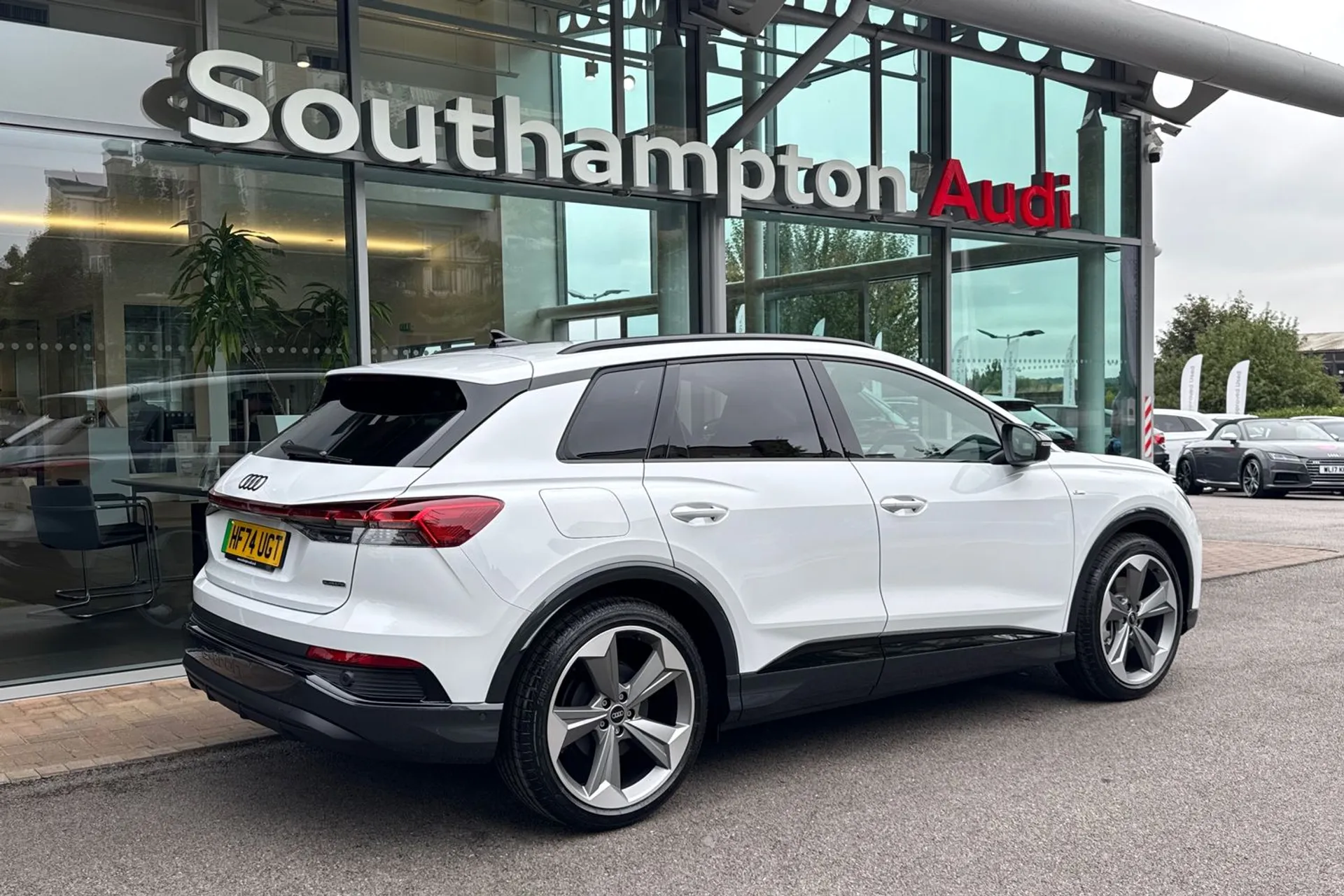 Audi Q4 thumbnail image number 5
