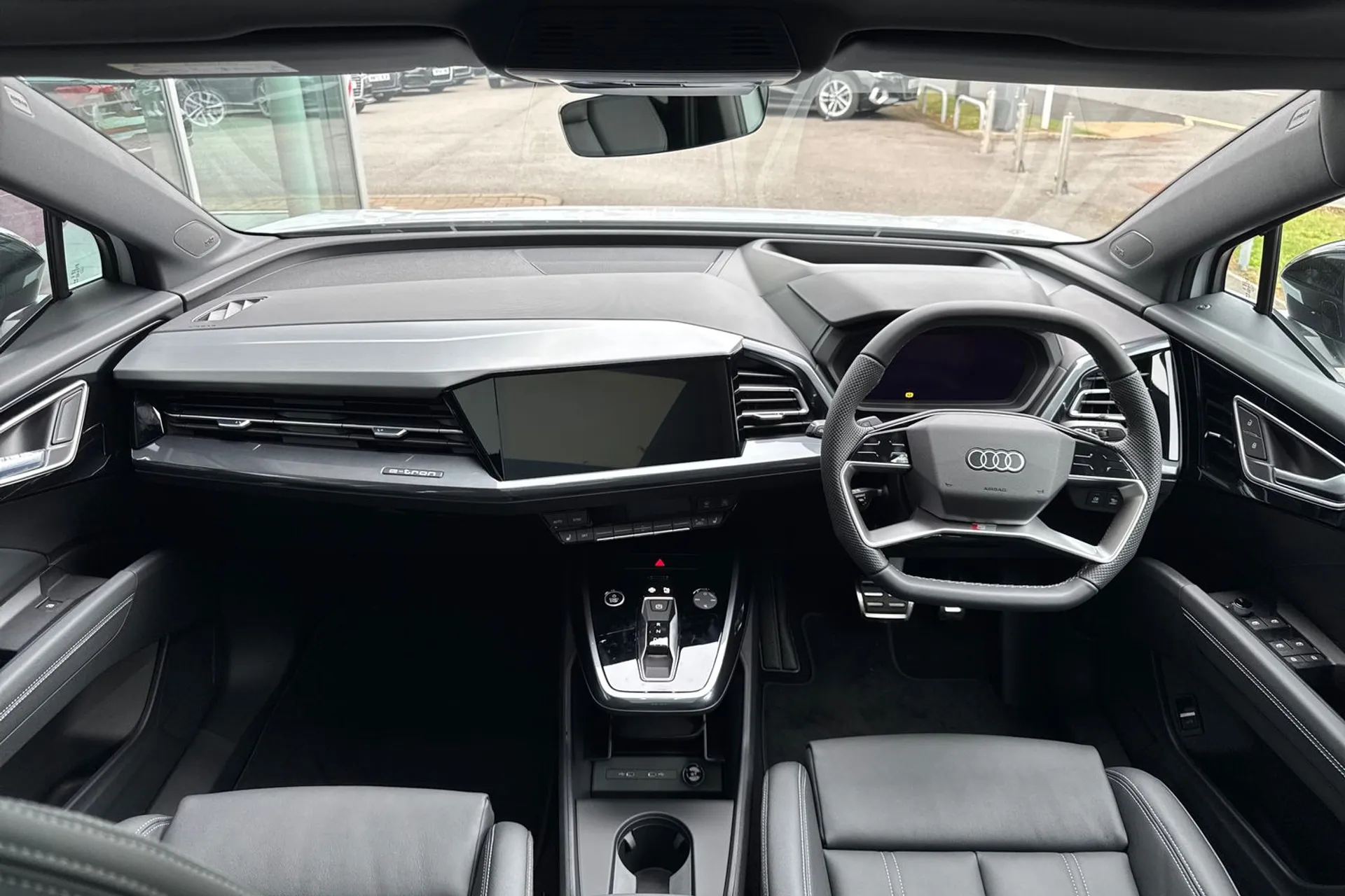 Audi Q4 thumbnail image number 3