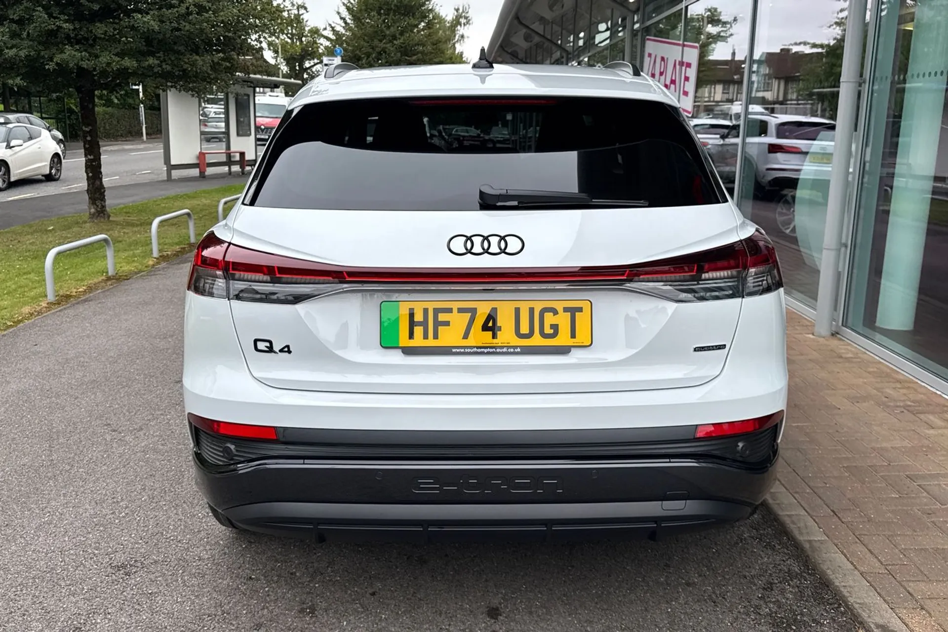 Audi Q4 thumbnail image number 6