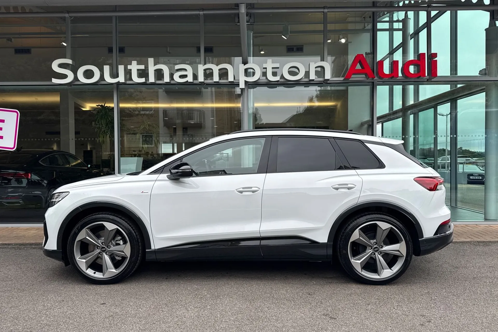 Audi Q4 thumbnail image number 8