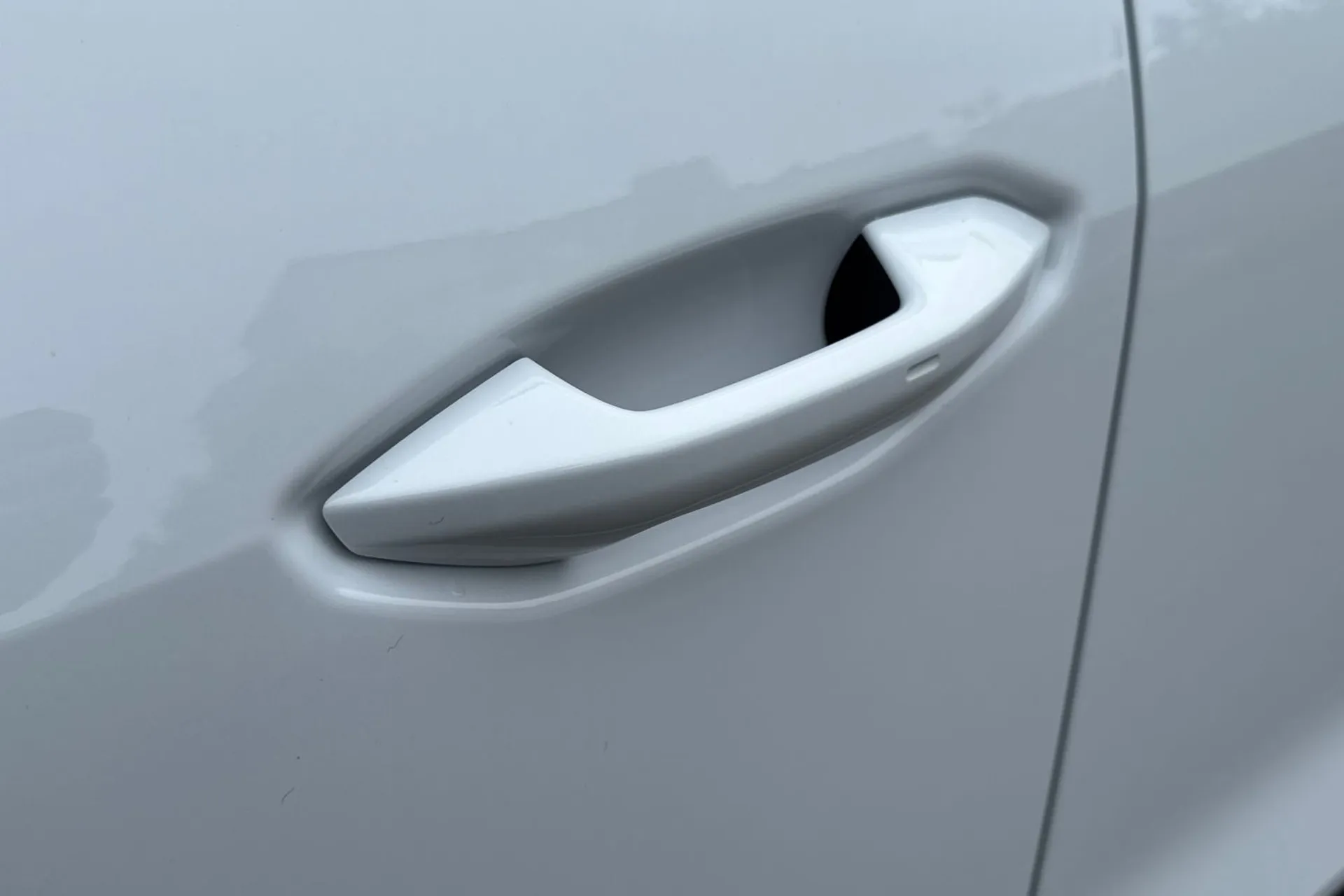 Audi Q4 thumbnail image number 14