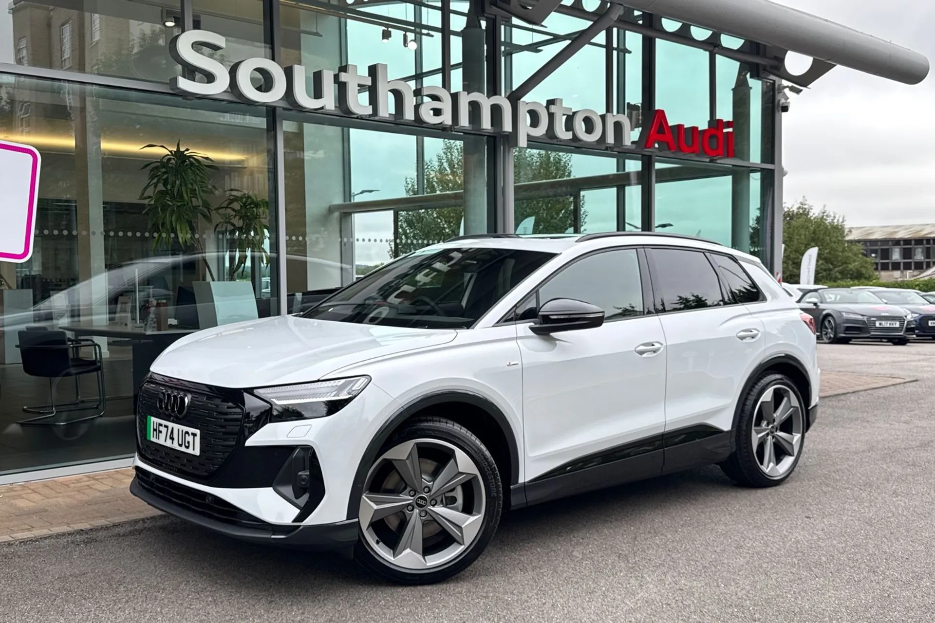 Audi Q4 thumbnail image number 9