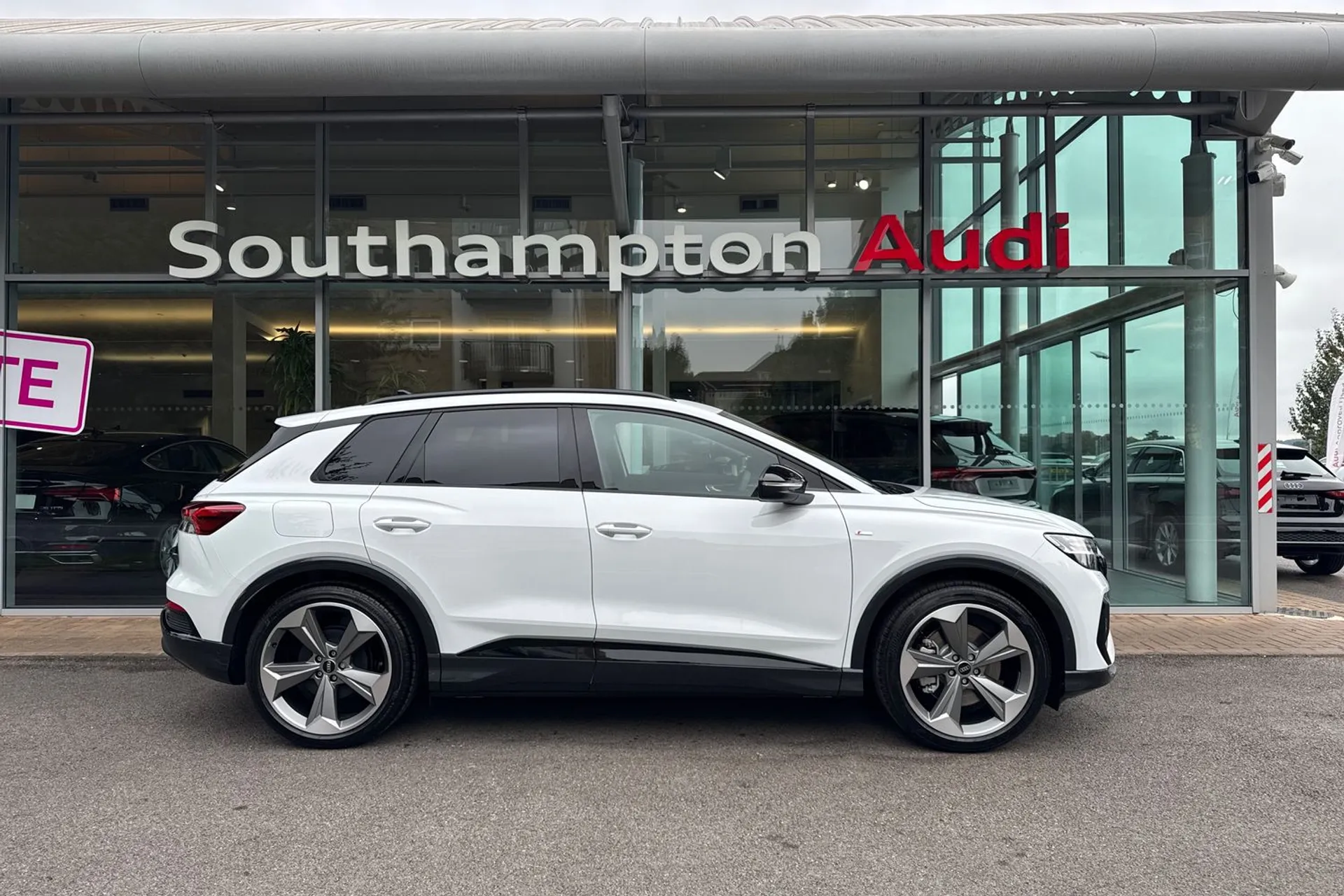 Audi Q4 thumbnail image number 2