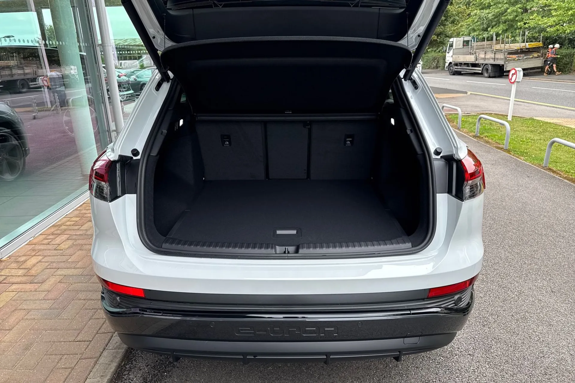 Audi Q4 thumbnail image number 18