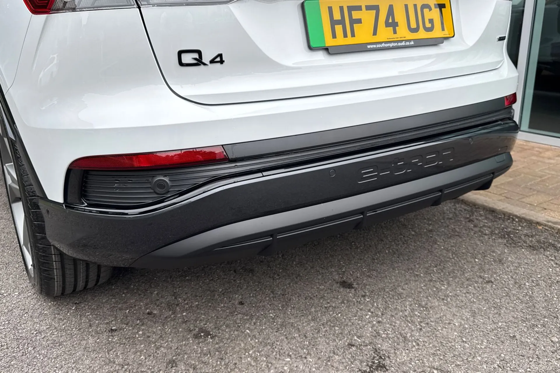 Audi Q4 thumbnail image number 16