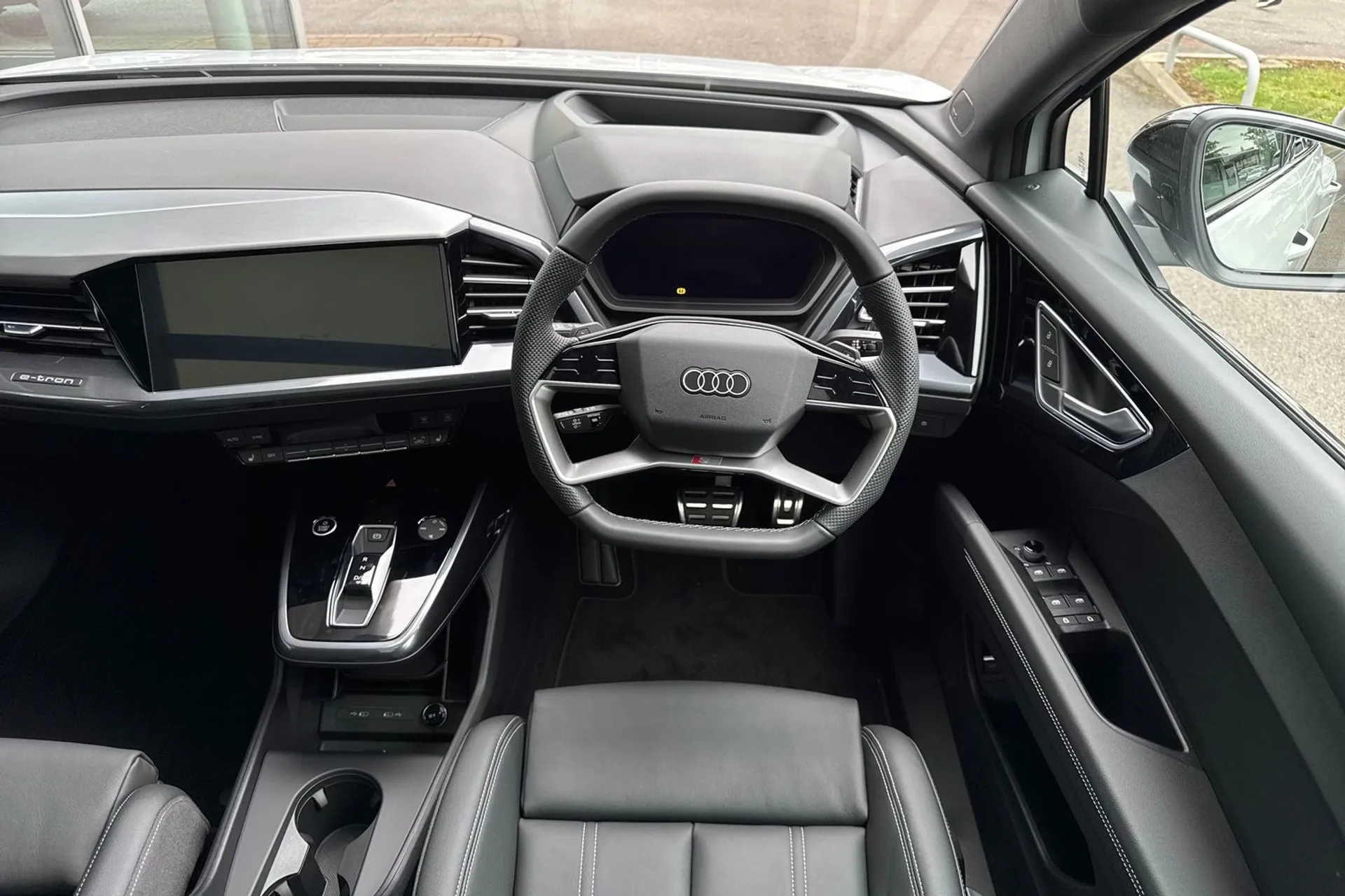 Audi Q4 thumbnail image number 33
