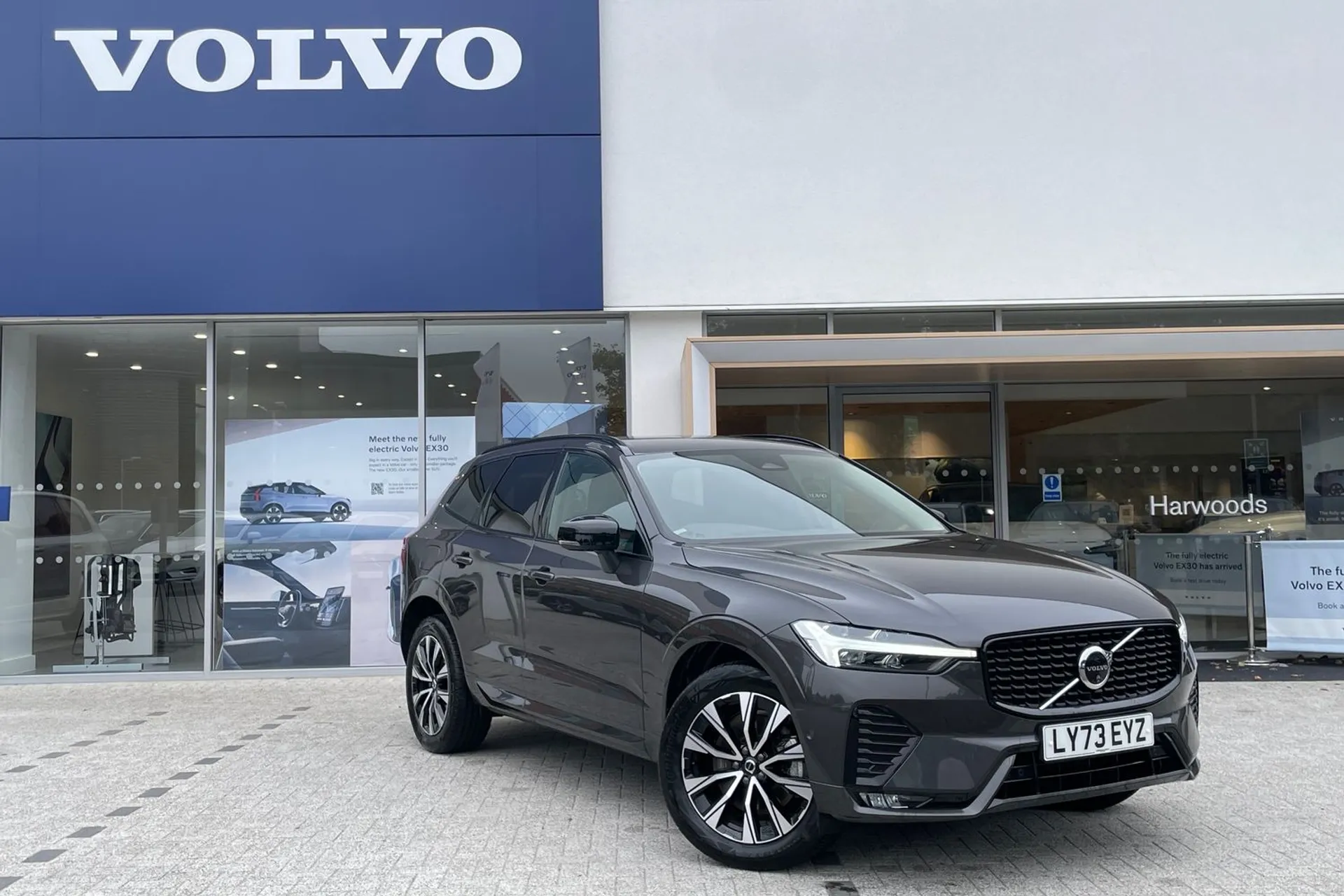 Volvo XC60 focused image