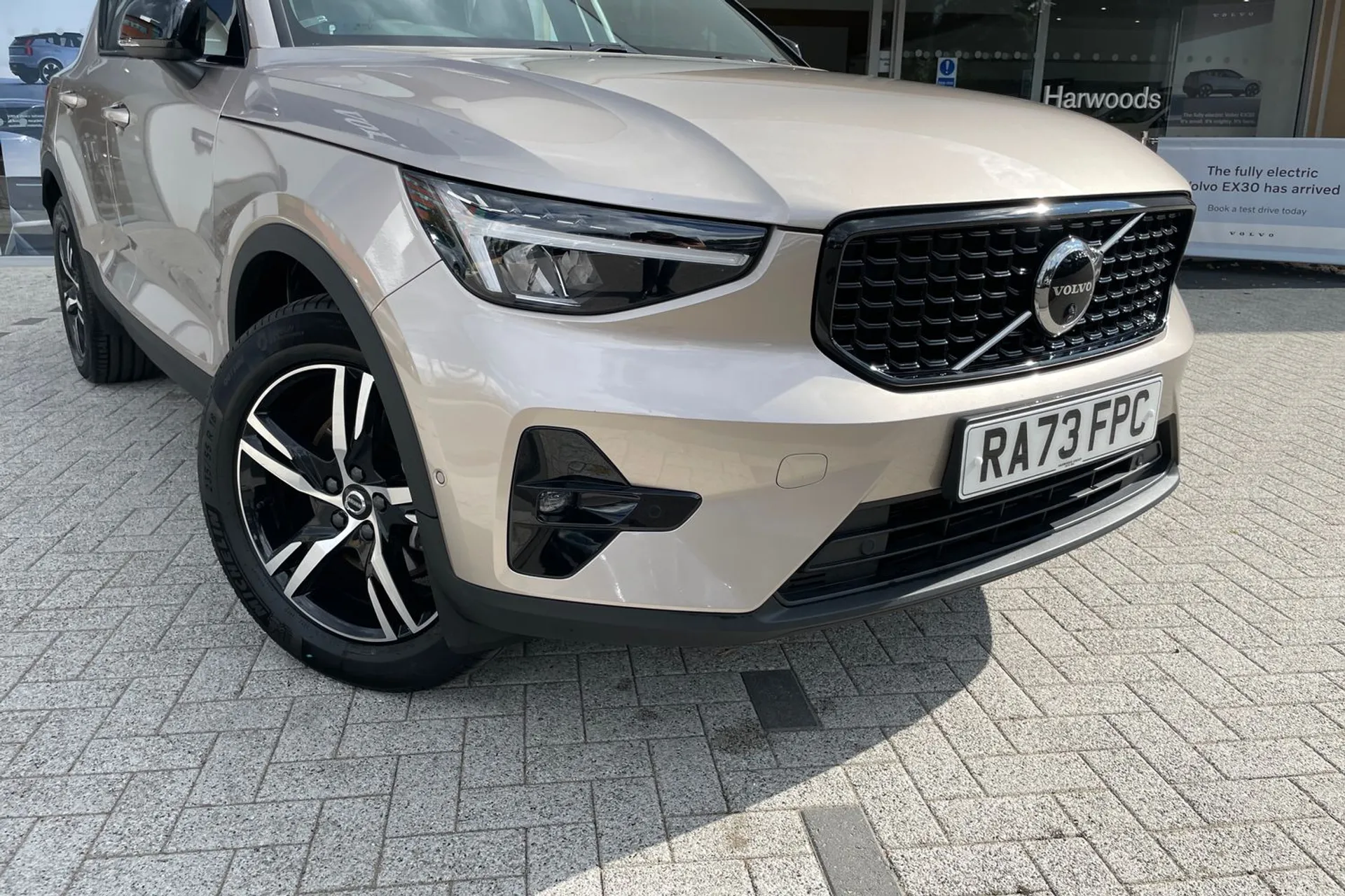 Volvo XC40 thumbnail image number 6