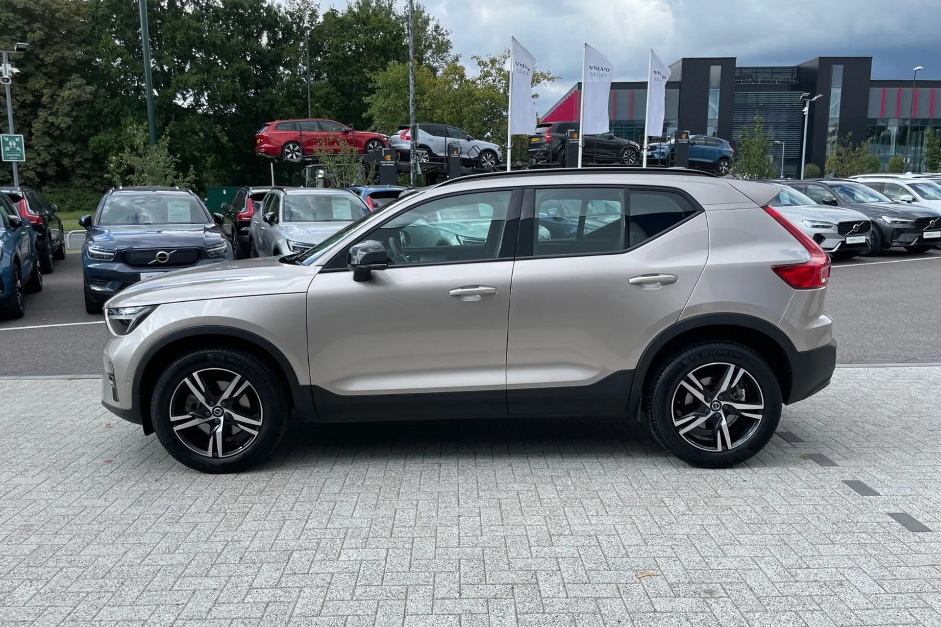 Volvo XC40 thumbnail image number 10