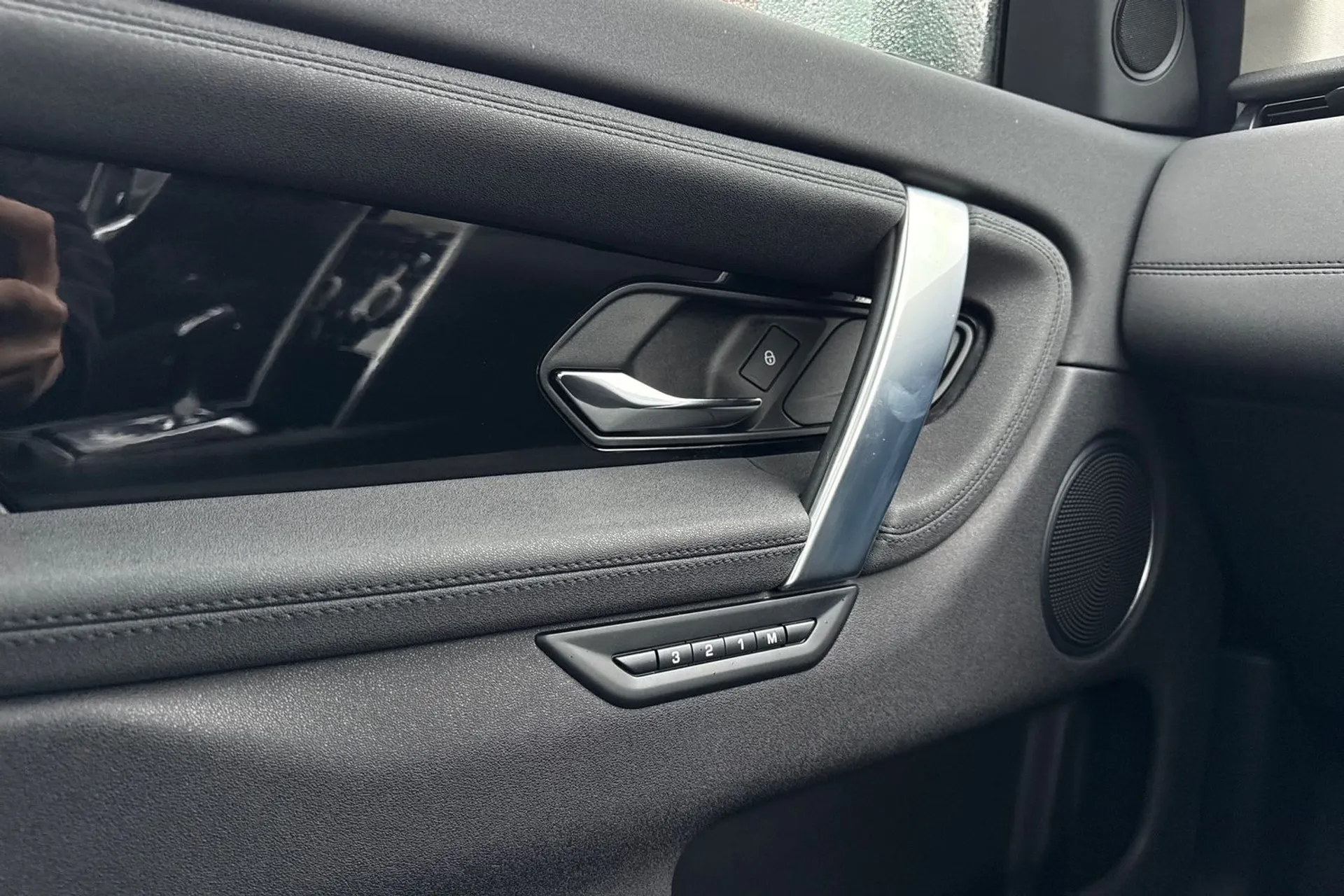 LAND ROVER DISCOVERY SPORT thumbnail image number 44