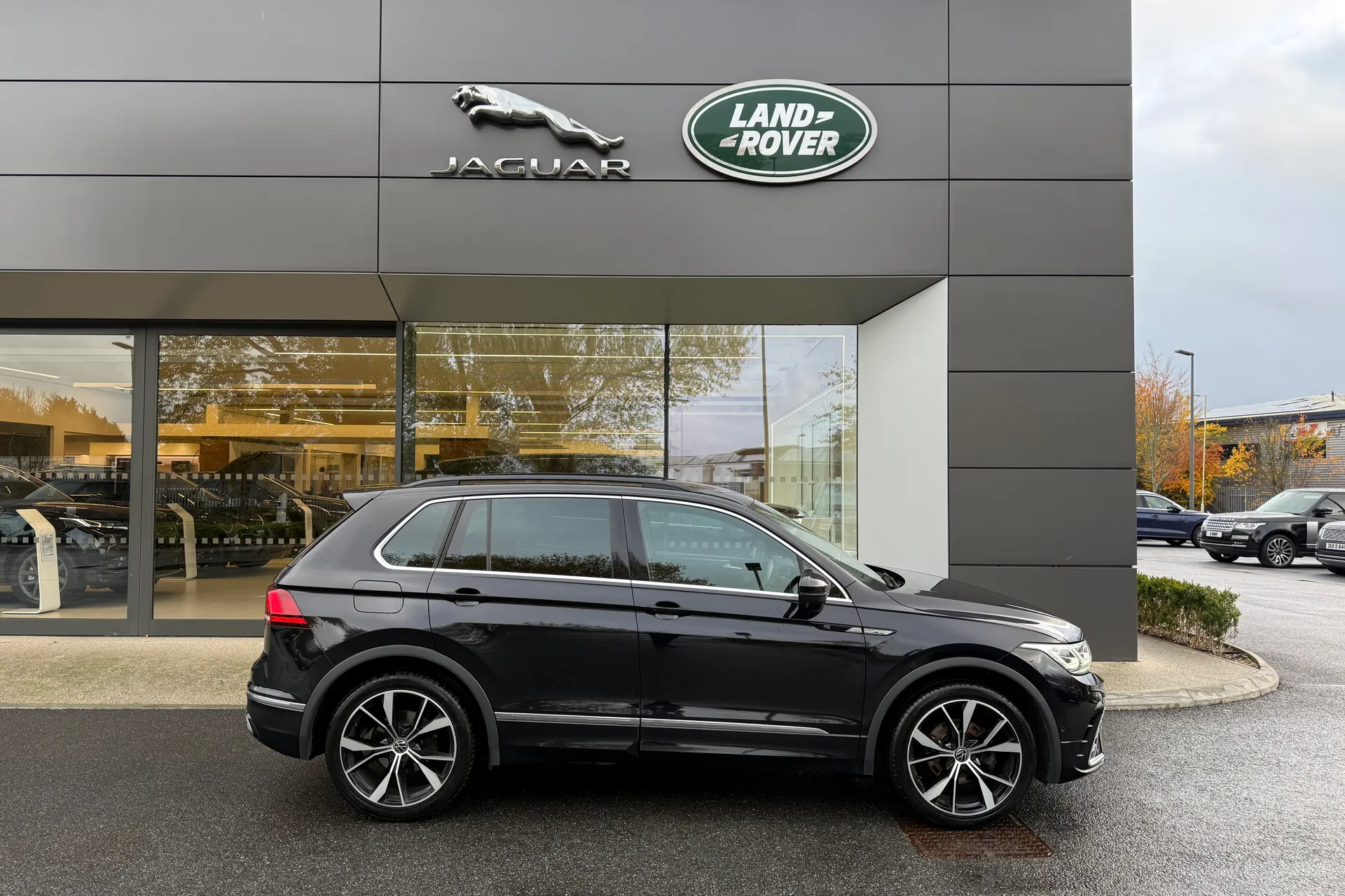 VOLKSWAGEN TIGUAN thumbnail image number 2