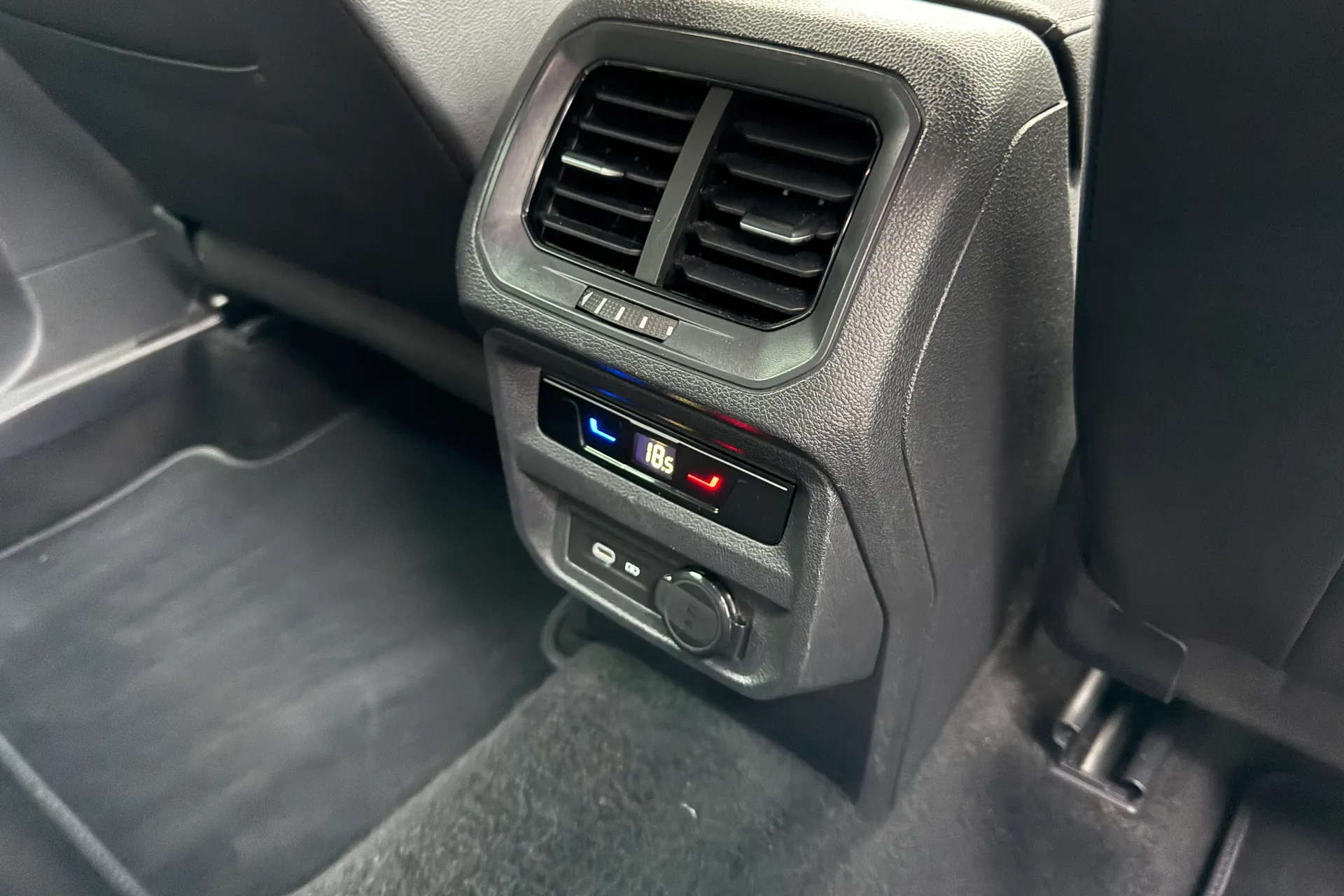 VOLKSWAGEN TIGUAN thumbnail image number 30