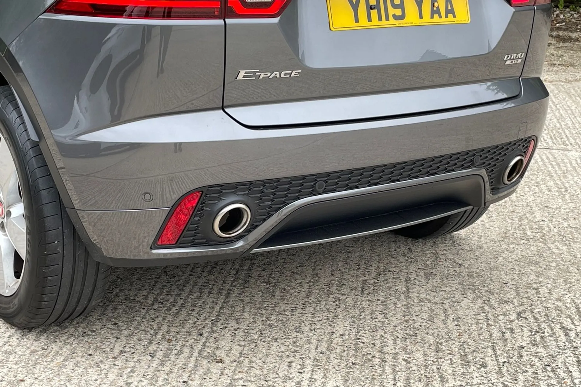 Jaguar E-PACE thumbnail image number 17