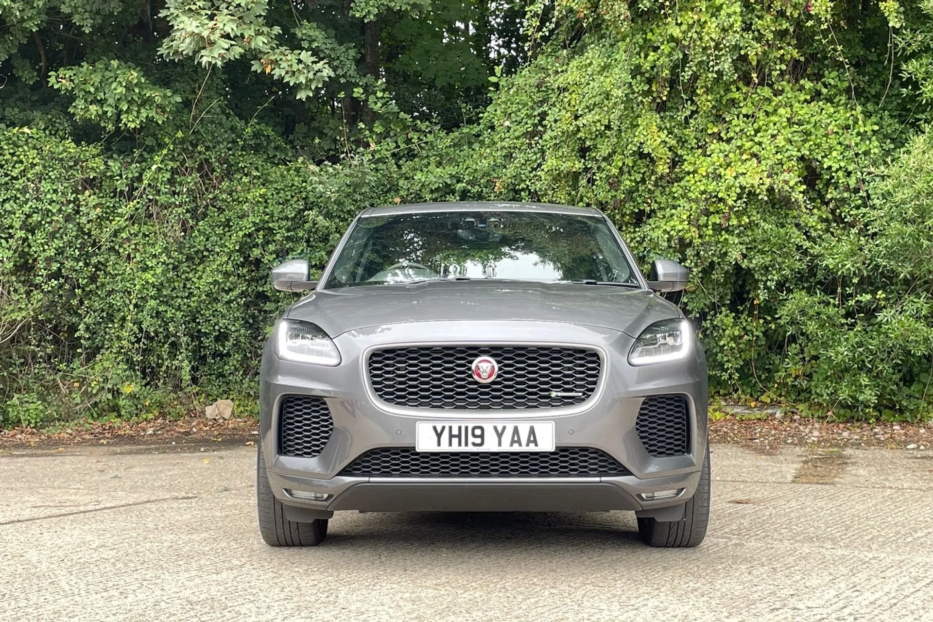 Jaguar E-PACE thumbnail image number 12