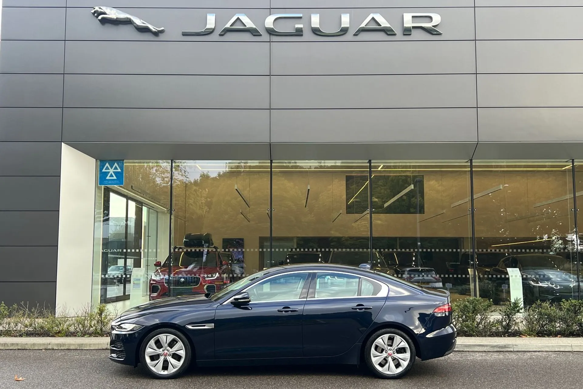 Jaguar XE thumbnail image number 7