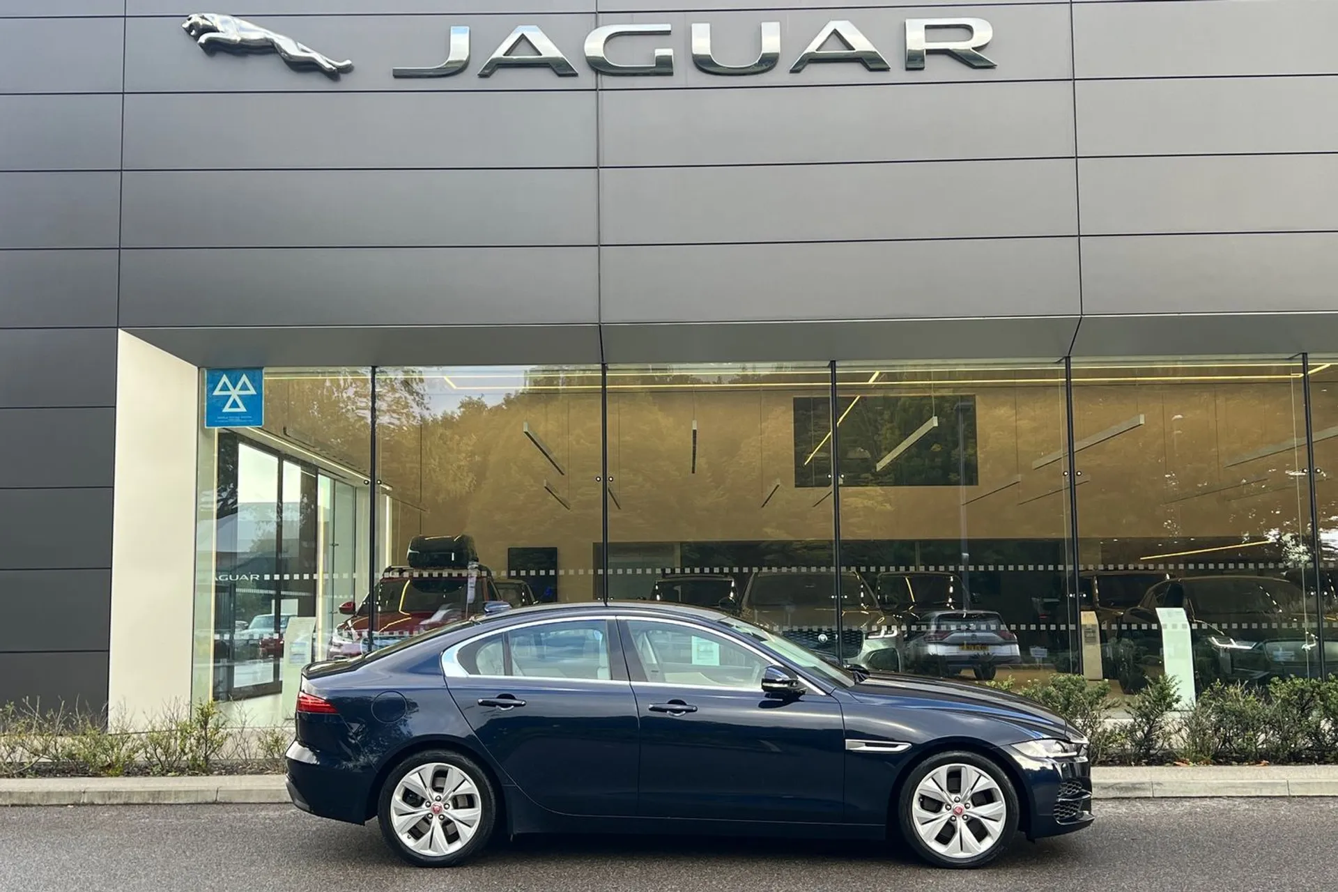 Jaguar XE thumbnail image number 2