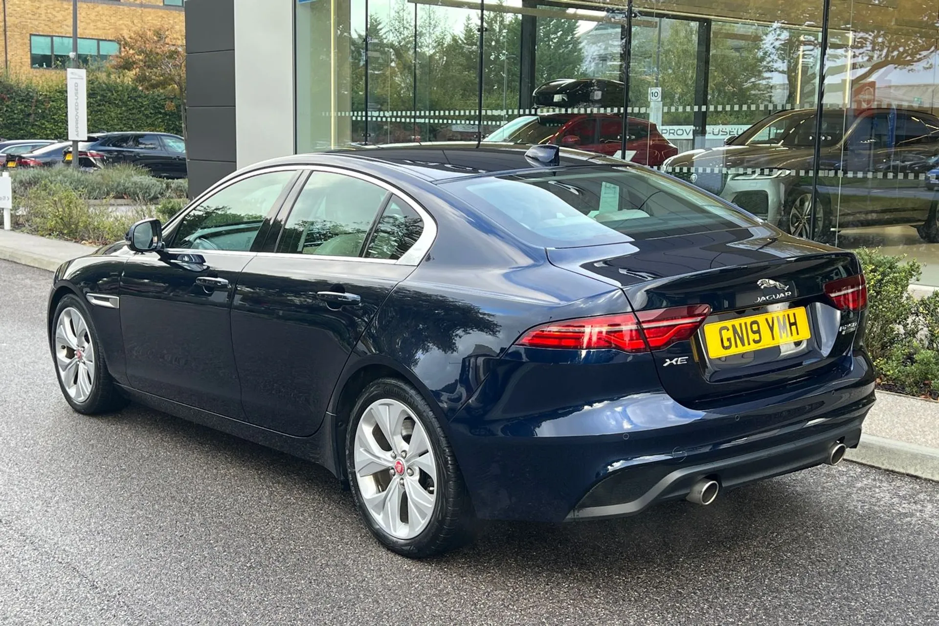 Jaguar XE thumbnail image number 11