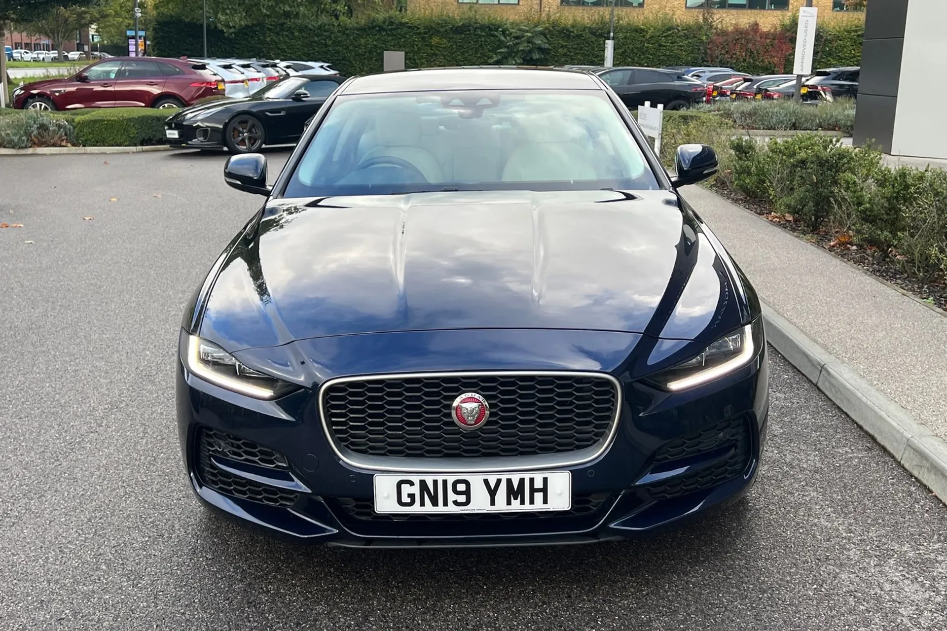 Jaguar XE thumbnail image number 13