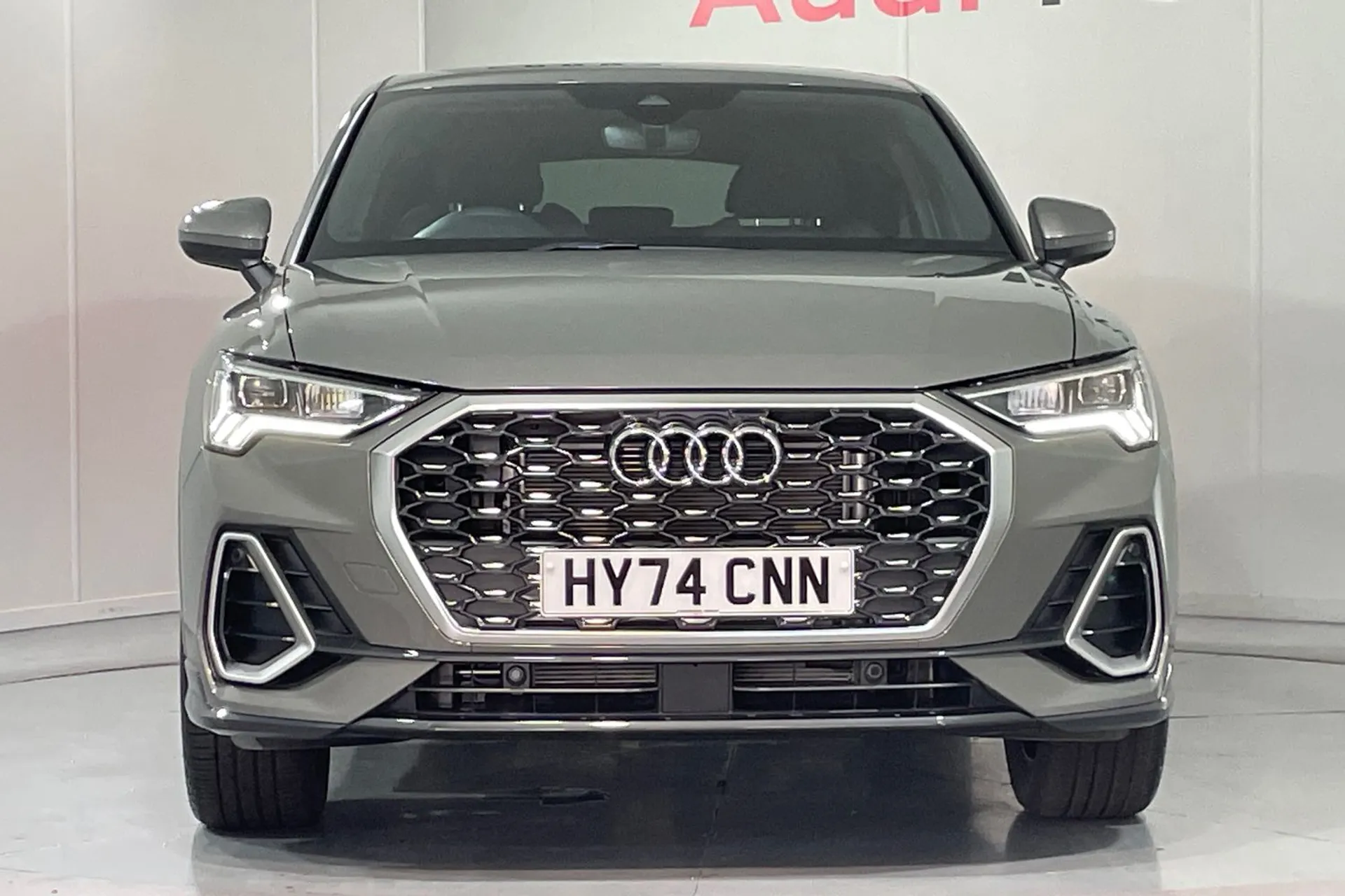 Audi Q3 thumbnail image number 9