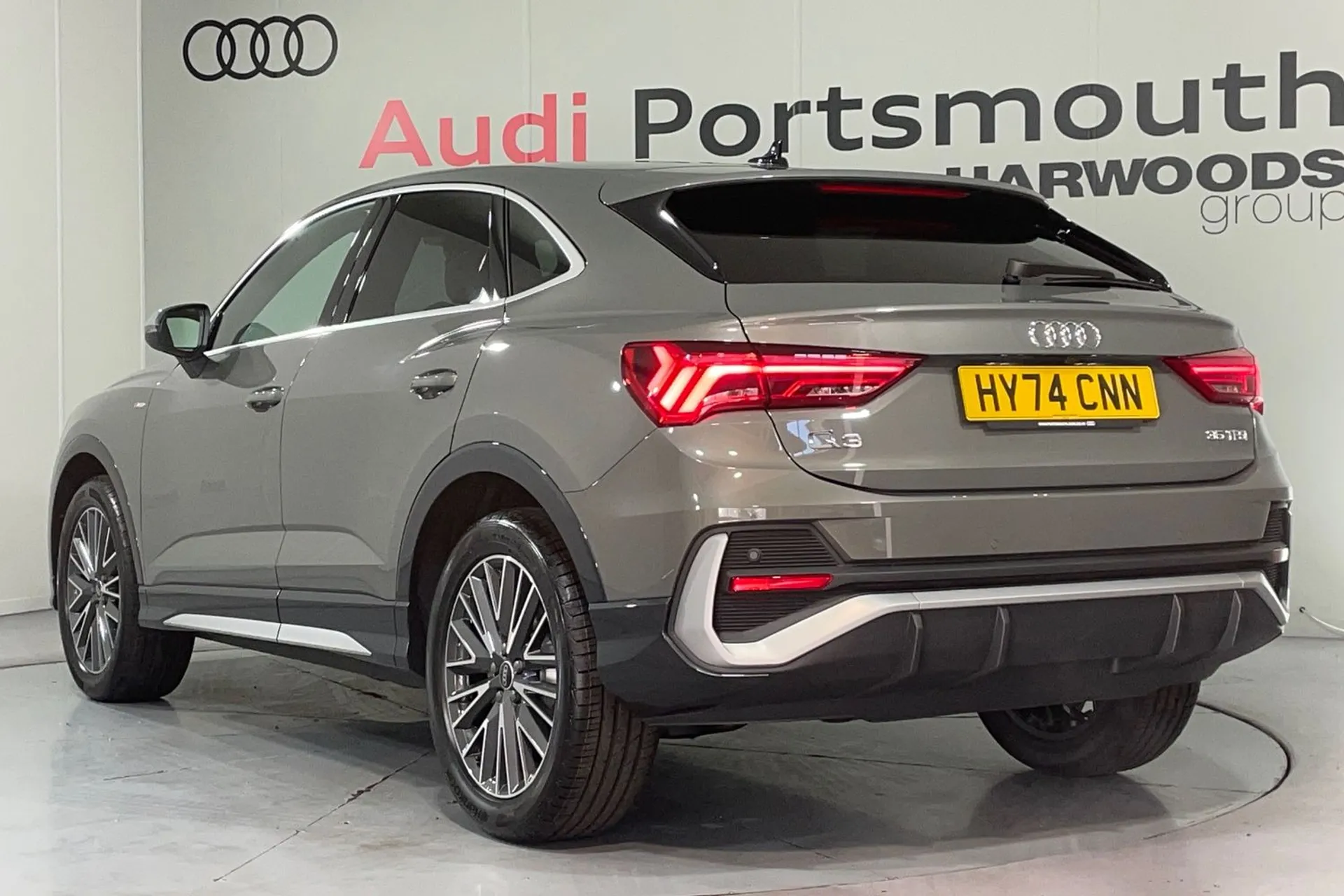 Audi Q3 thumbnail image number 7