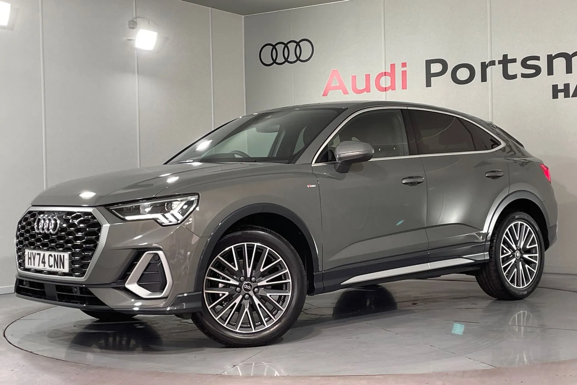 Audi Q3 thumbnail image number 5