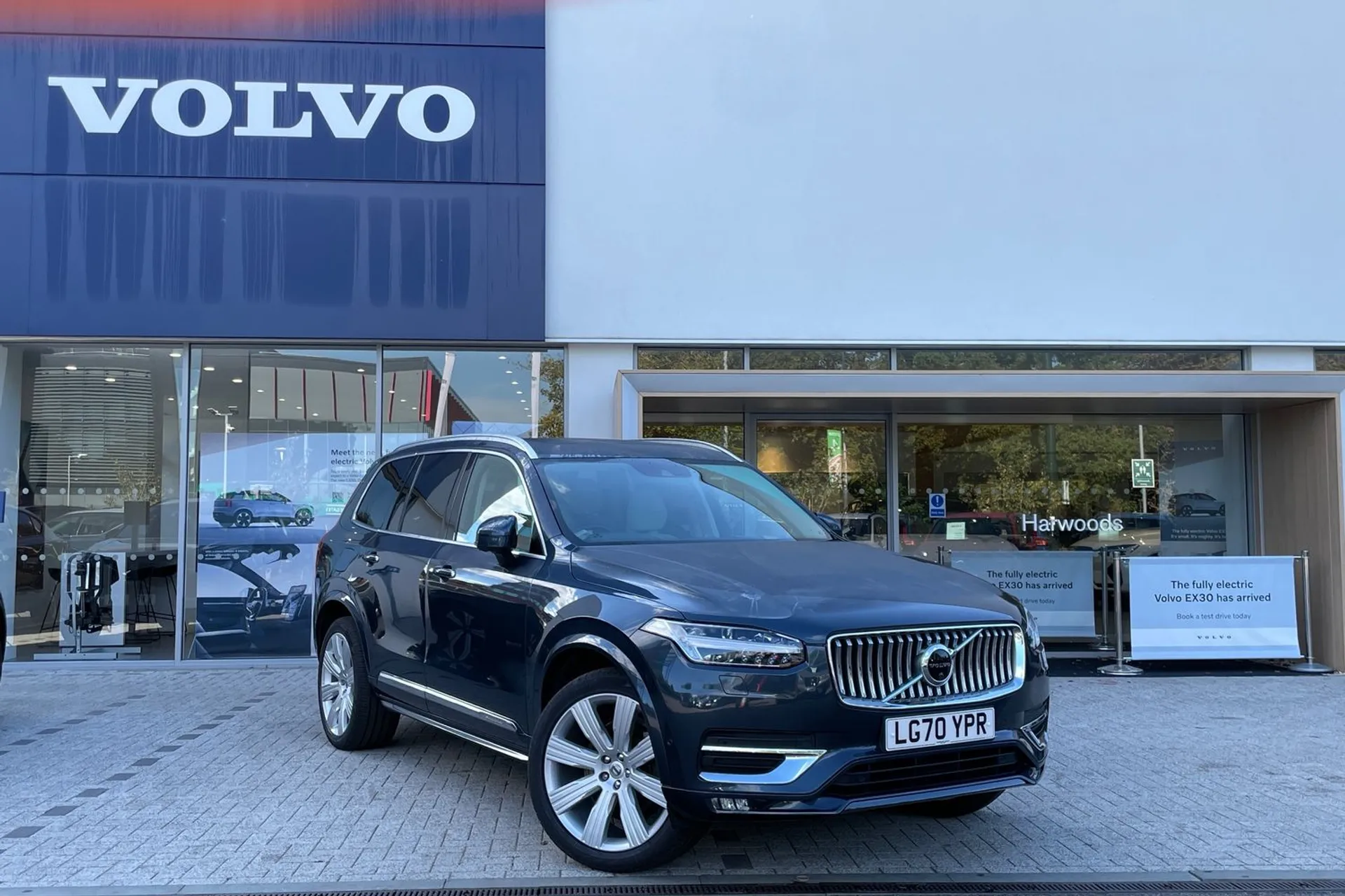 Volvo XC90 focused image