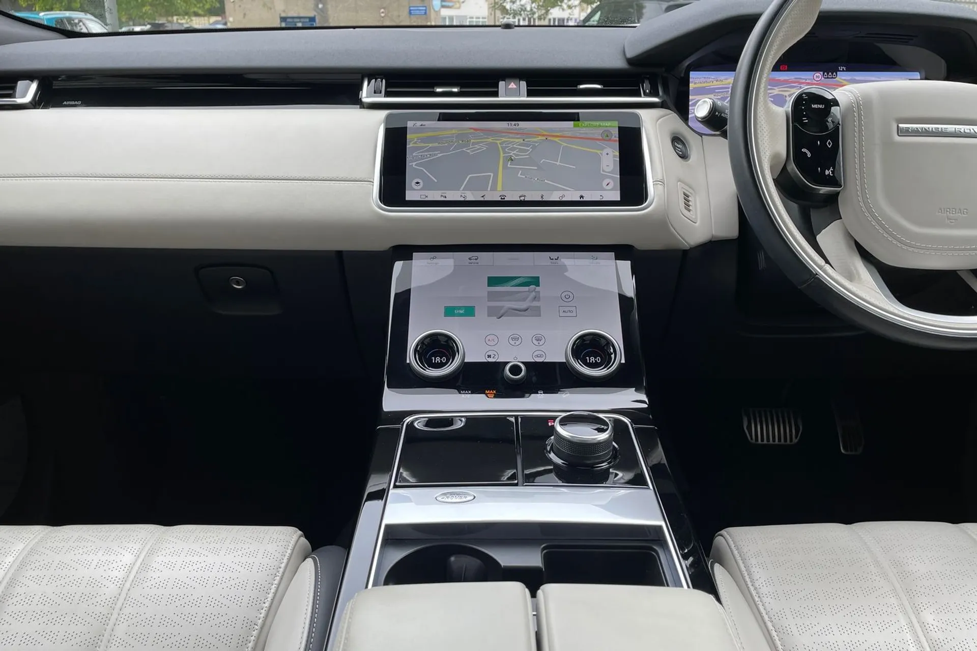 LAND ROVER RANGE ROVER VELAR thumbnail image number 42