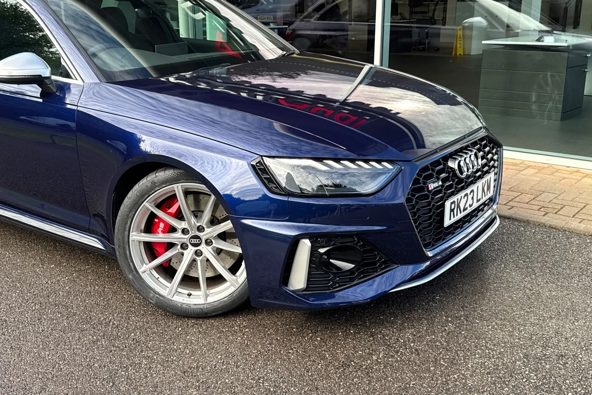 Audi RS4 thumbnail image number 15