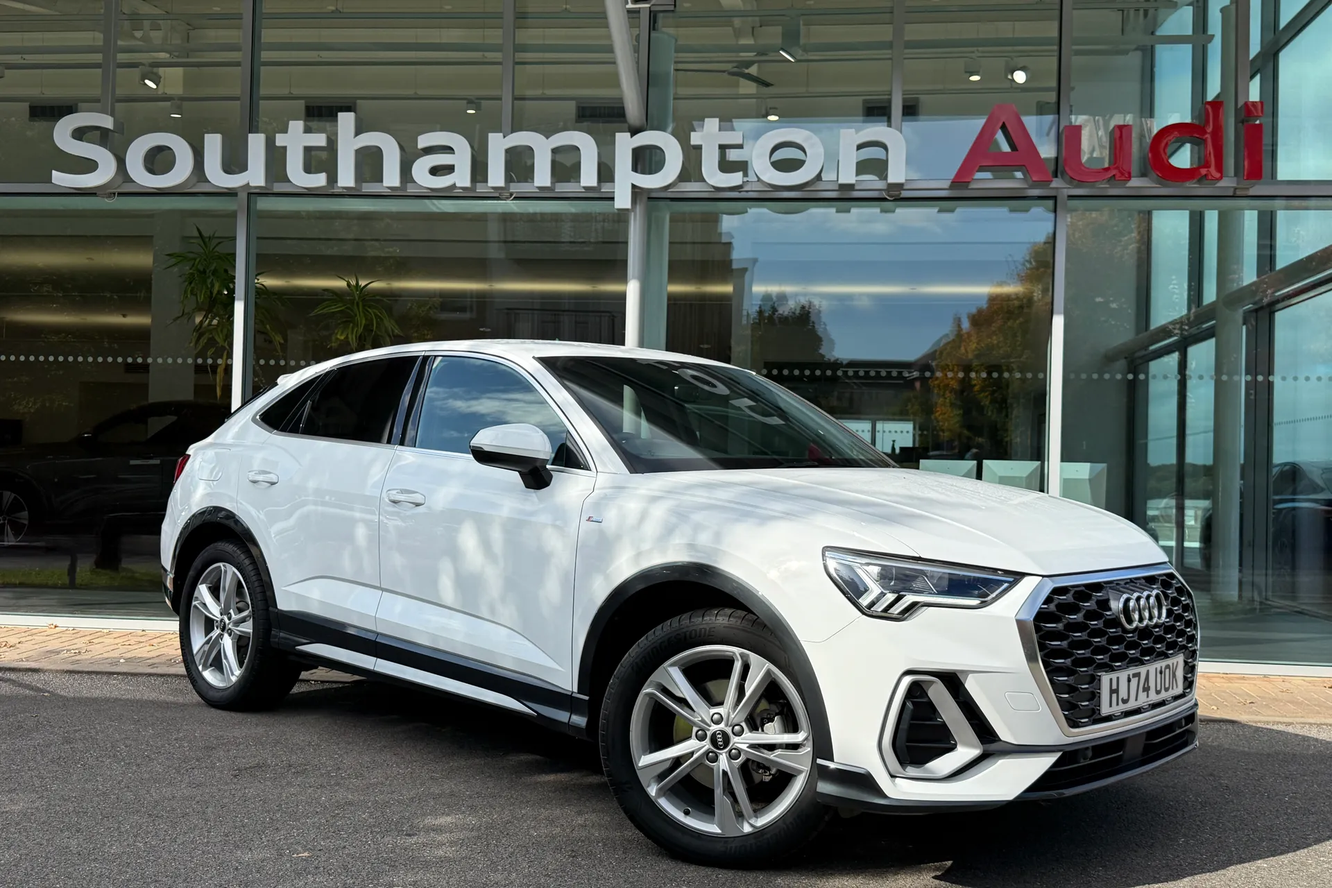 Audi Q3 thumbnail image number 9