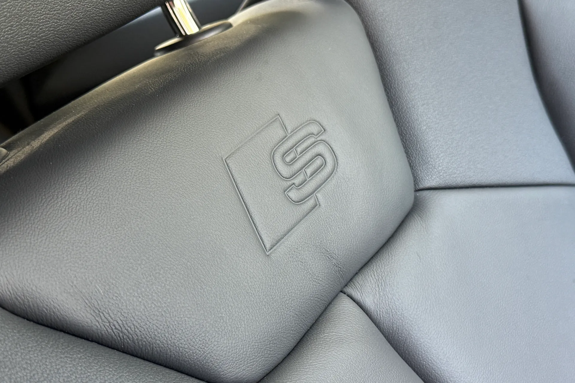 Audi Q3 thumbnail image number 35