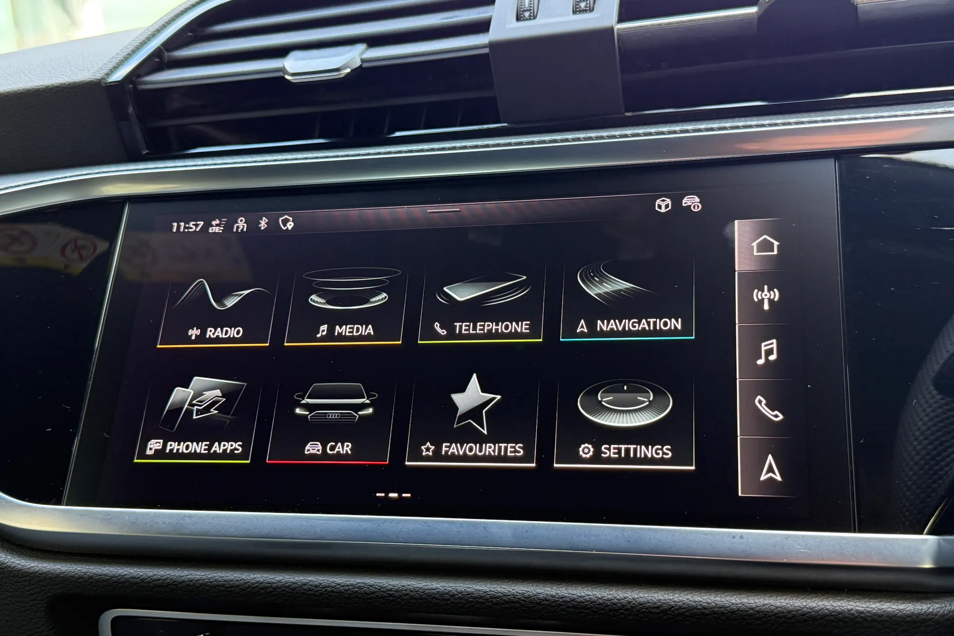 Audi Q3 thumbnail image number 18