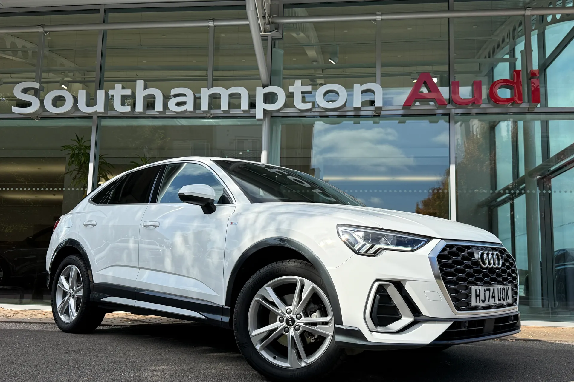 Audi Q3 focused image