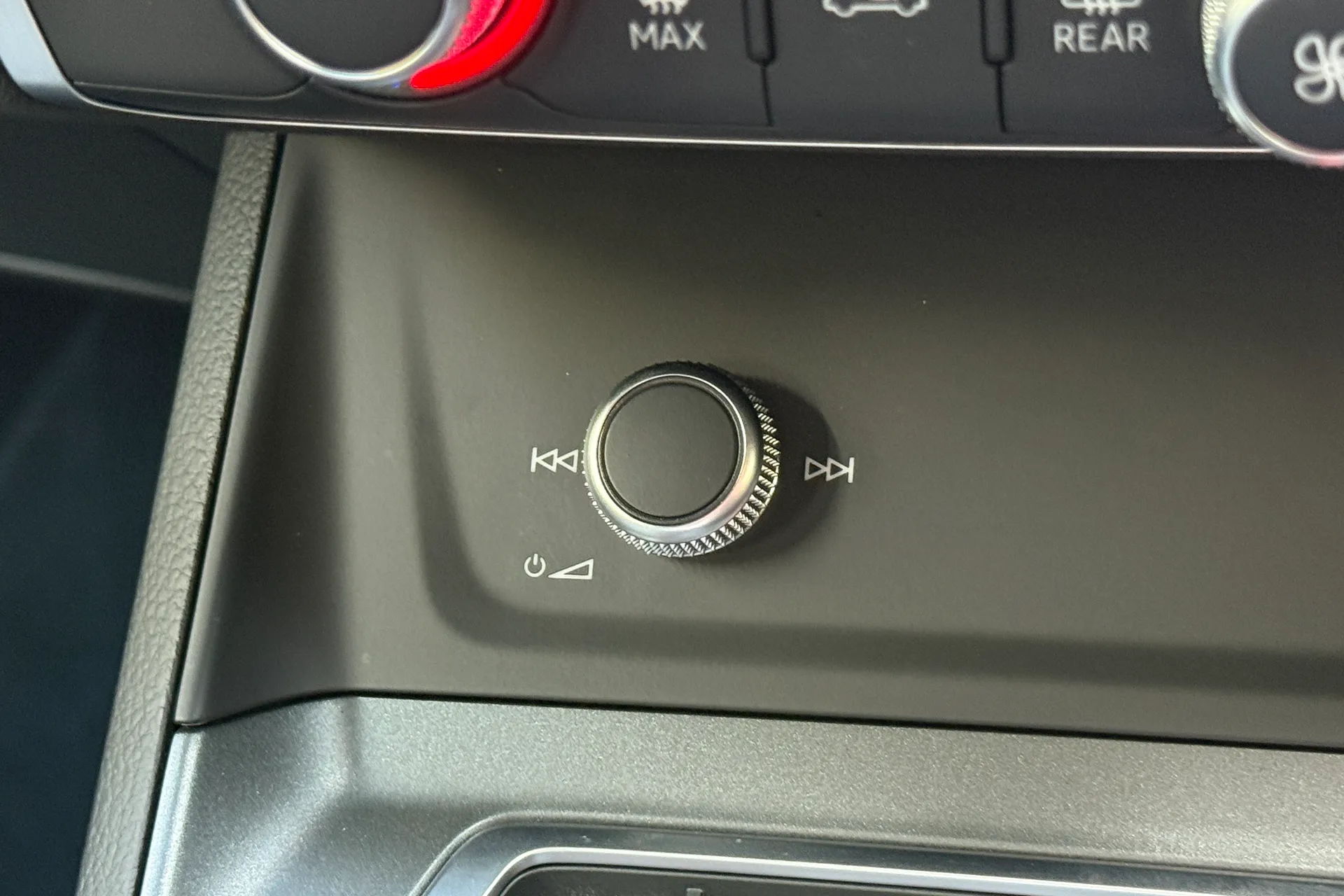 Audi Q3 thumbnail image number 26