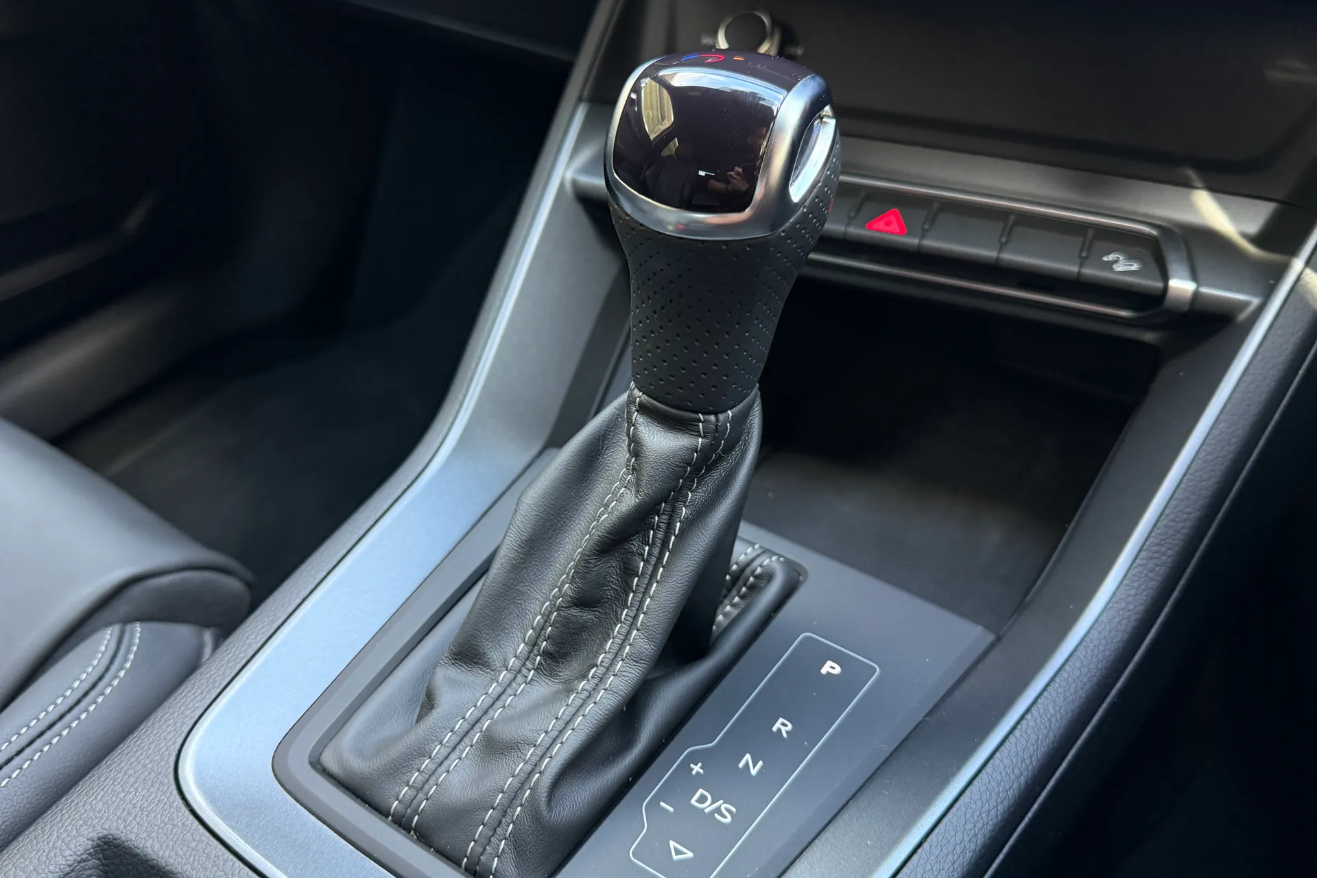 Audi Q3 thumbnail image number 24