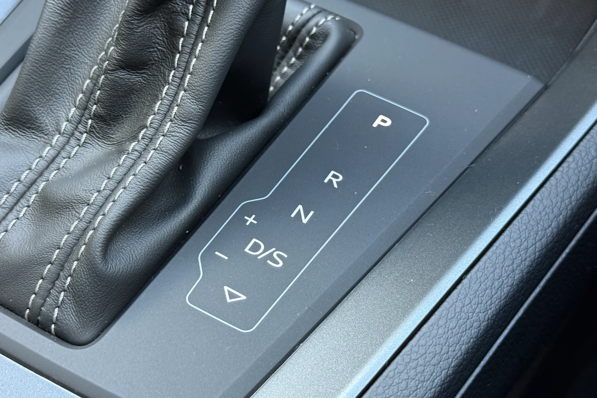 Audi Q3 thumbnail image number 23